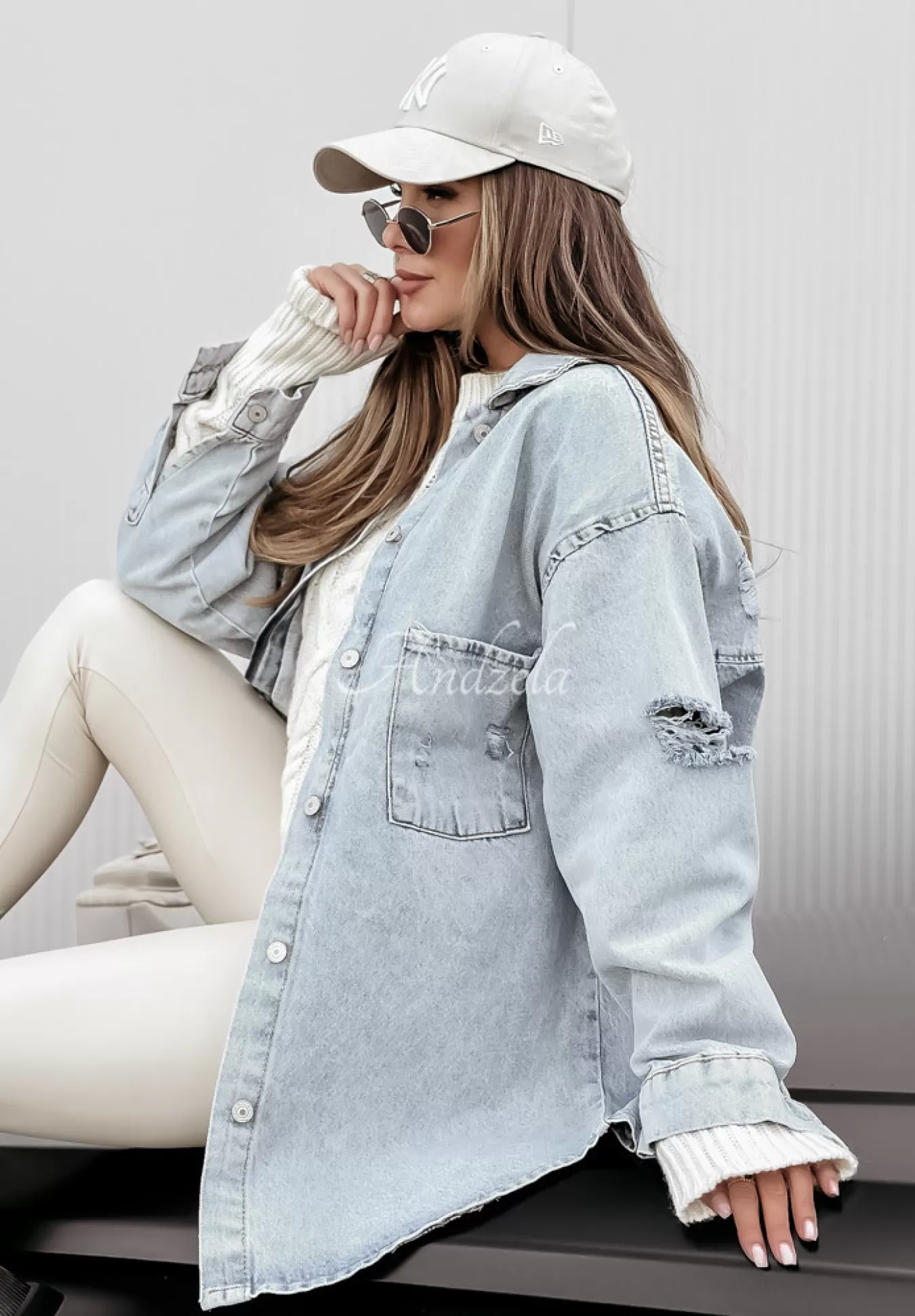 Store Dluga Kurtka Jeansowa Z Przetarciami I Nadrukiem Flowers Skull Jasnoniebieska Kobieta Kurtki