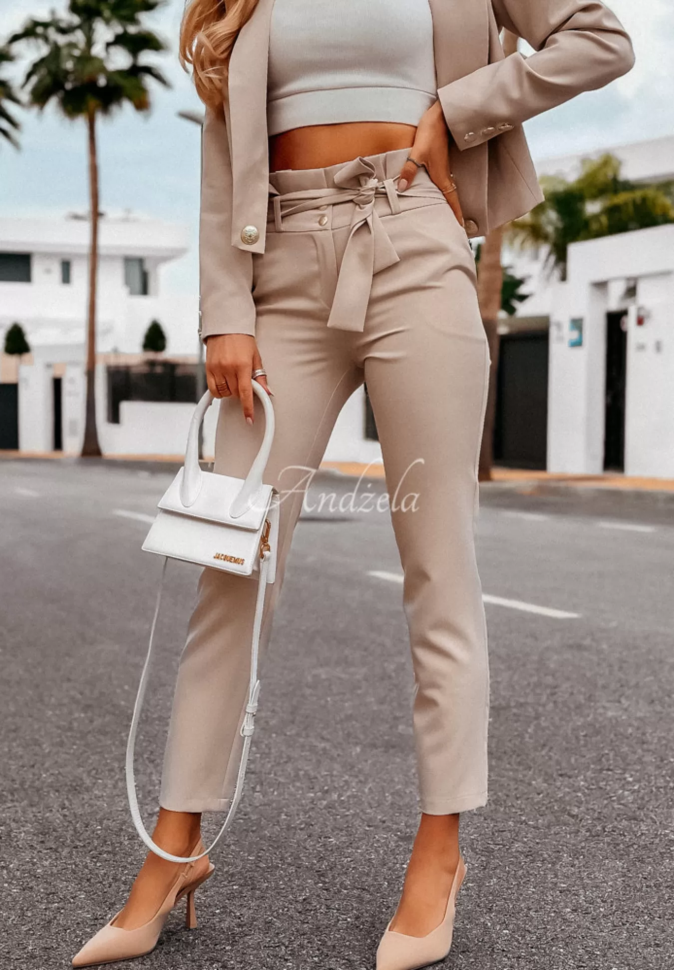 Best Sale Eleganckie Spodnie Z Paskiem I Want It, I Got It Nude Kobieta Garnitury