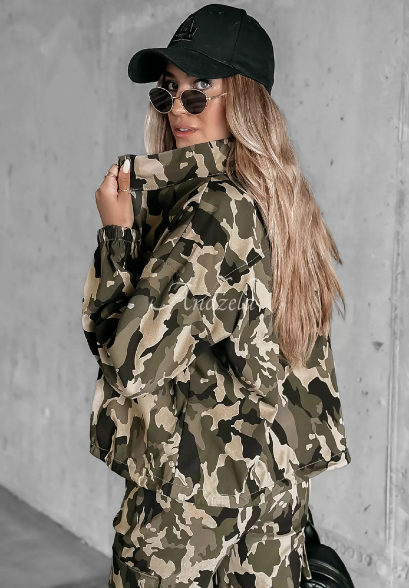 Clearance Komplet Kurtka I Spodnie We Wzor Moro She'S A Hero Bezowy Kobieta Spodnie