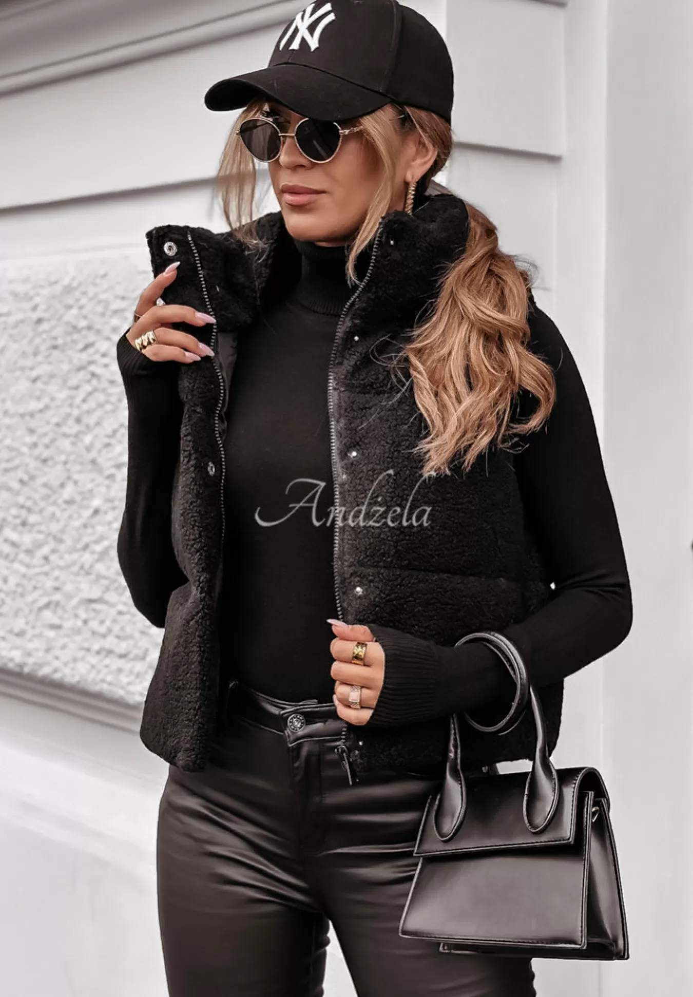 Shop Krotka Kamizelka Z Kozuchem Fuzzy Weather Czarna Kobieta Kamizelki