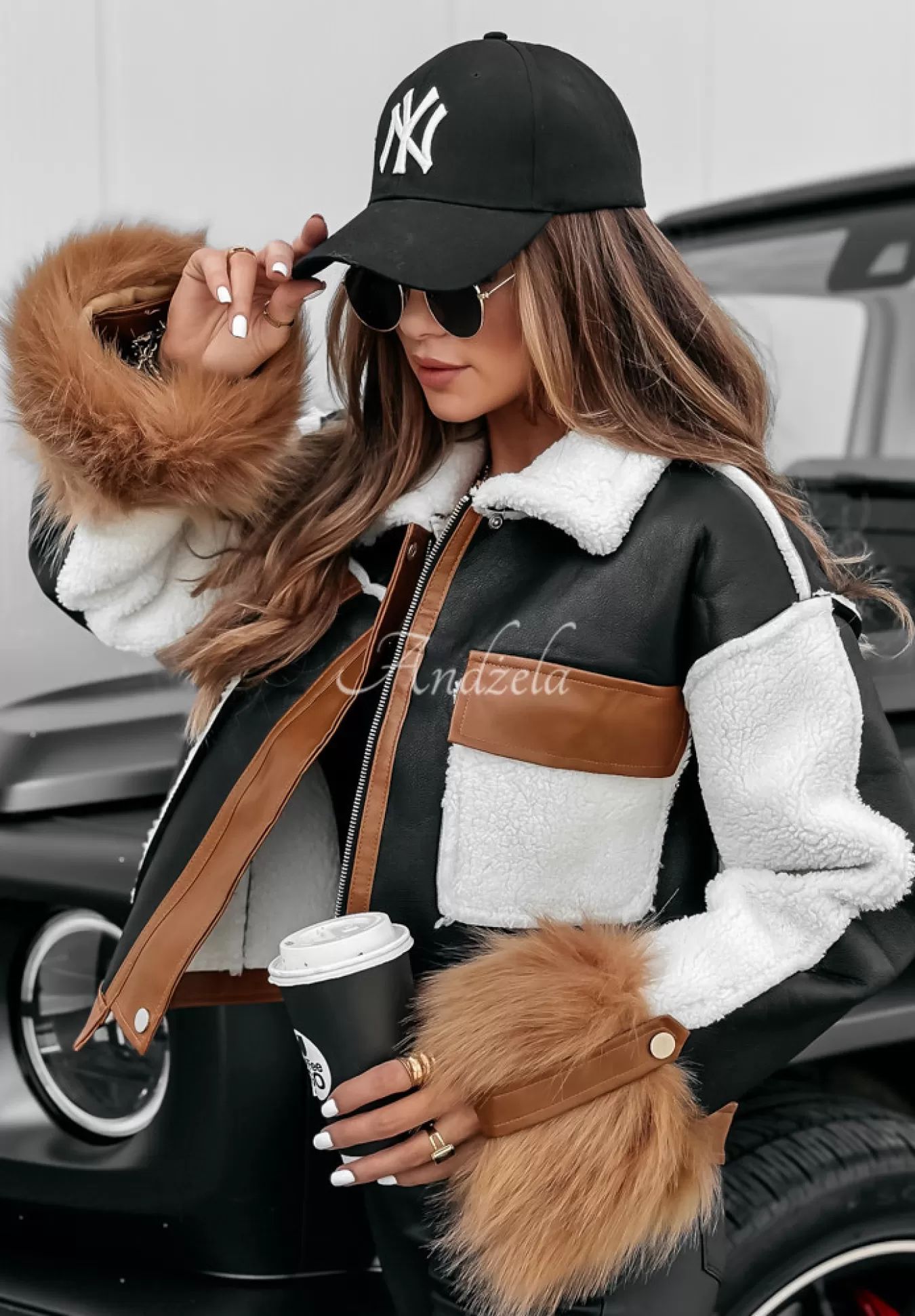 Fashion Krotka Kurtka Z Imitacji Skory Z Kozuchem I Futerkiem Heavenly Czarno-Camelowa Kobieta Kurtki