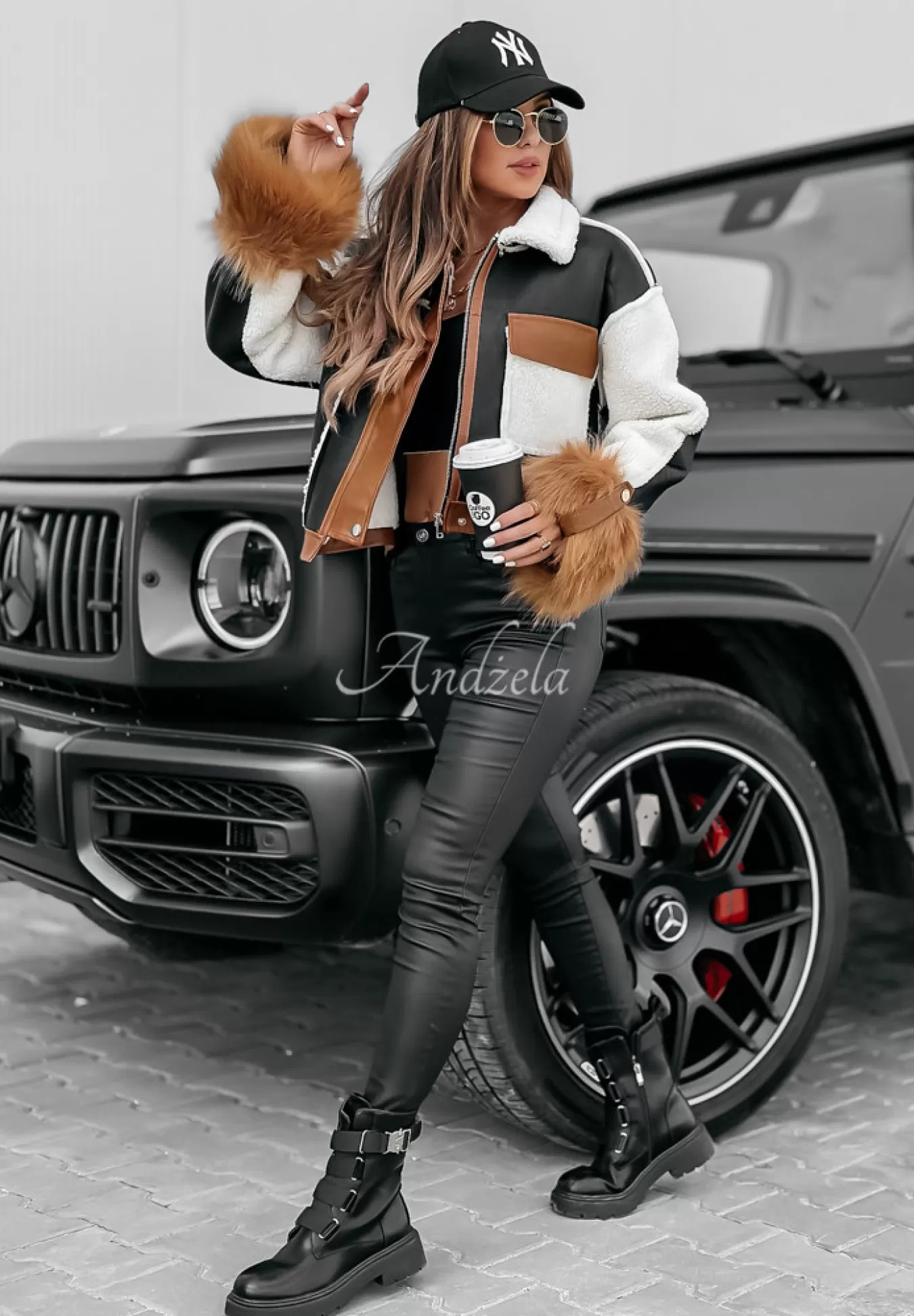 Fashion Krotka Kurtka Z Imitacji Skory Z Kozuchem I Futerkiem Heavenly Czarno-Camelowa Kobieta Kurtki