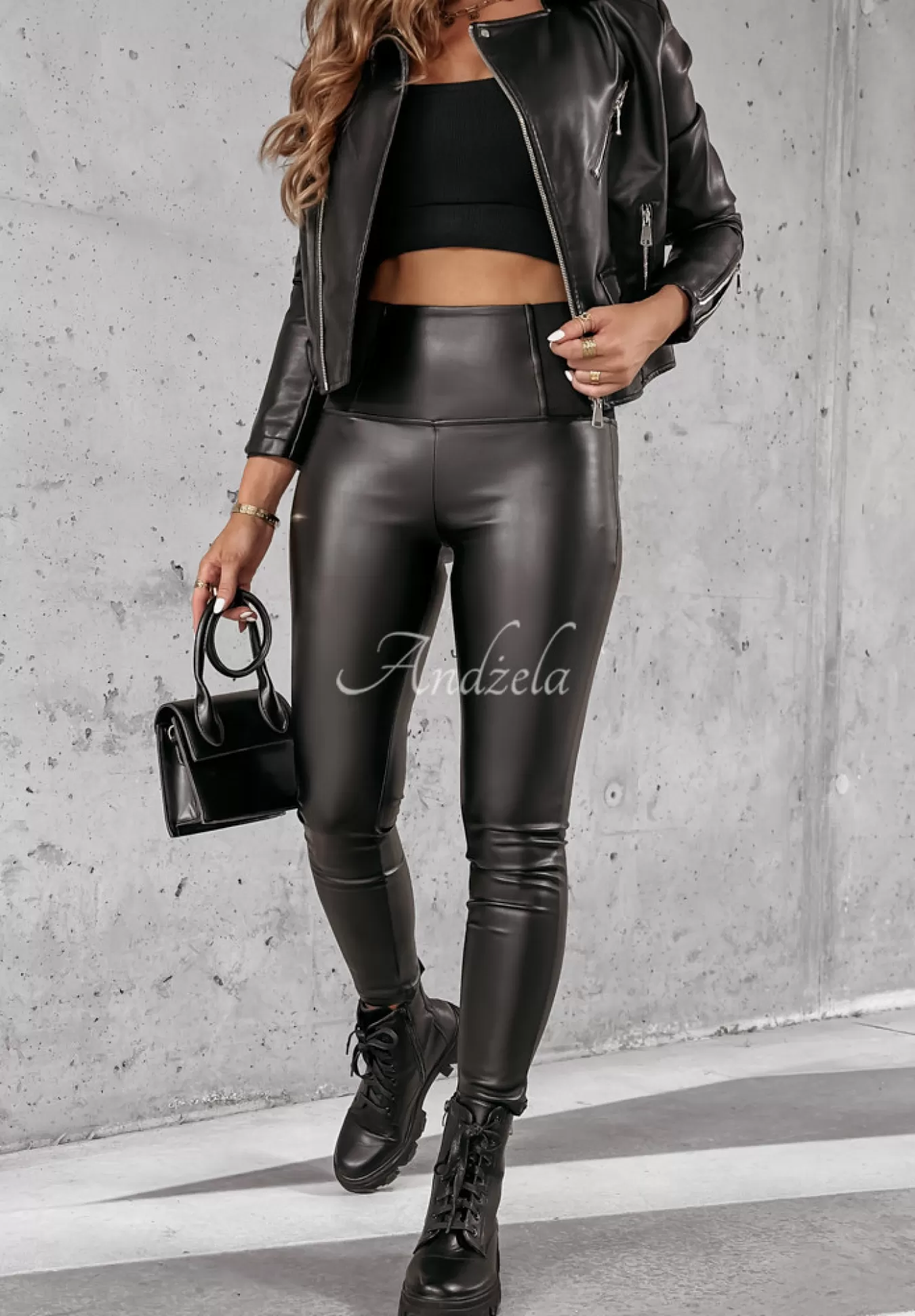 Sale Legginsy Z Imitacji Skory I Know Your Secrets Czarne Kobieta Legginsy
