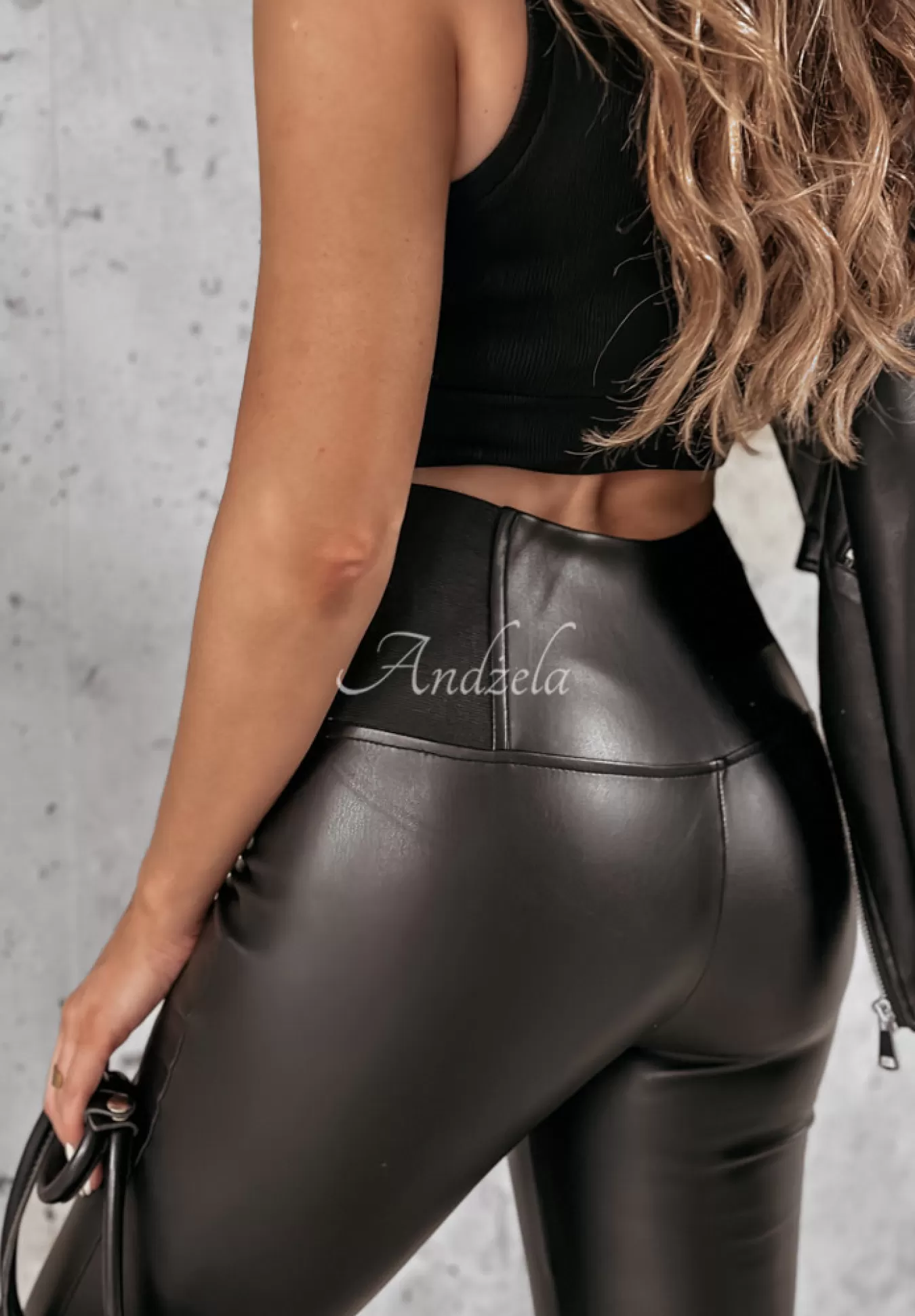 Sale Legginsy Z Imitacji Skory I Know Your Secrets Czarne Kobieta Legginsy