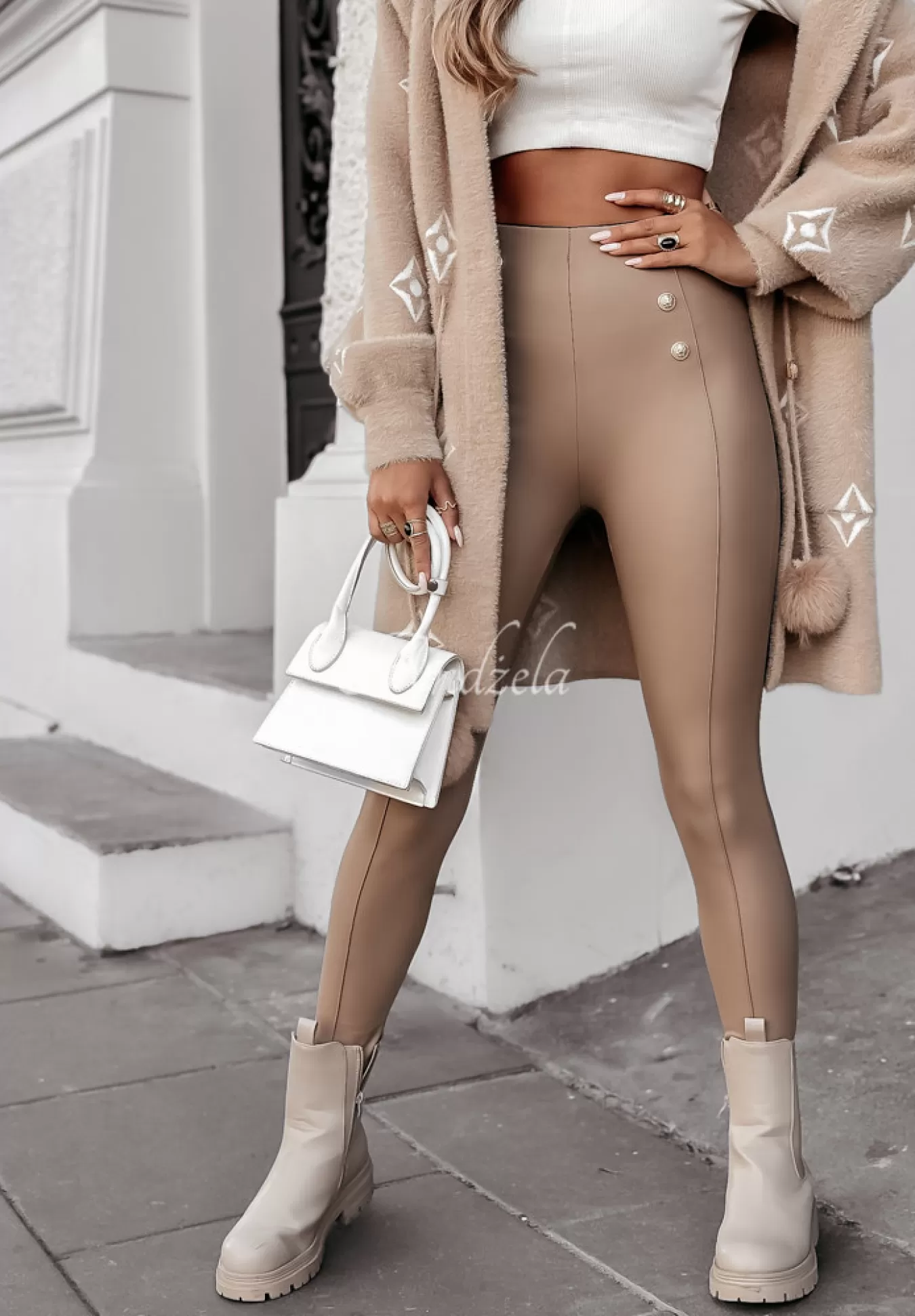 Cheap Legginsy Z Imitacji Skory Z Guzikami Graceful Glam Bezowe Kobieta Legginsy
