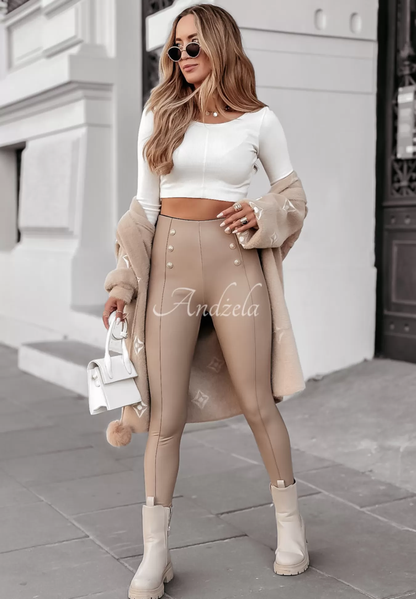 Cheap Legginsy Z Imitacji Skory Z Guzikami Graceful Glam Bezowe Kobieta Legginsy