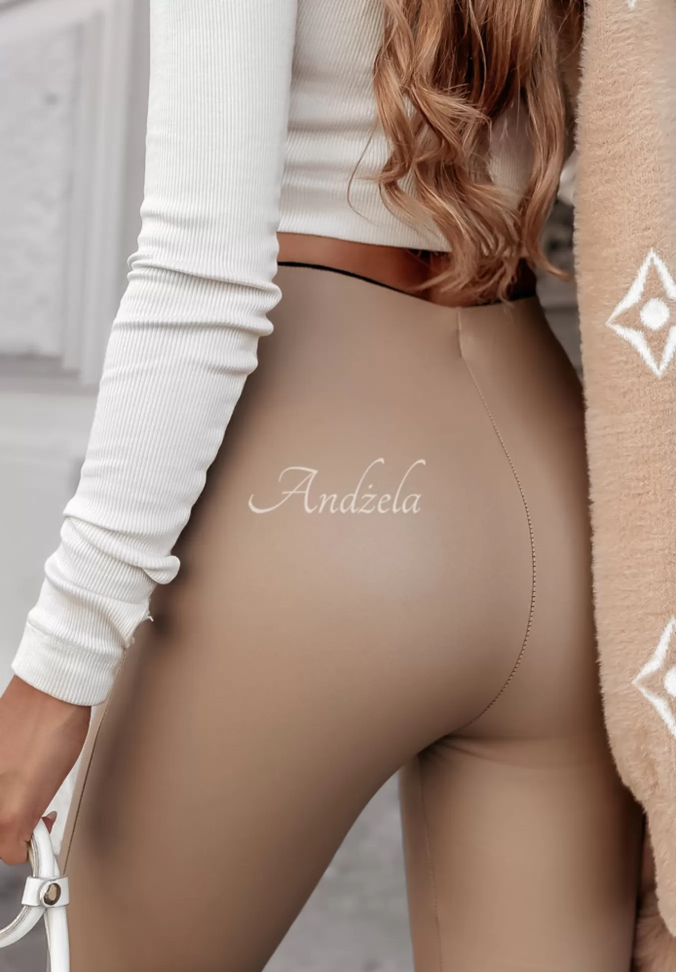 Cheap Legginsy Z Imitacji Skory Z Guzikami Graceful Glam Bezowe Kobieta Legginsy
