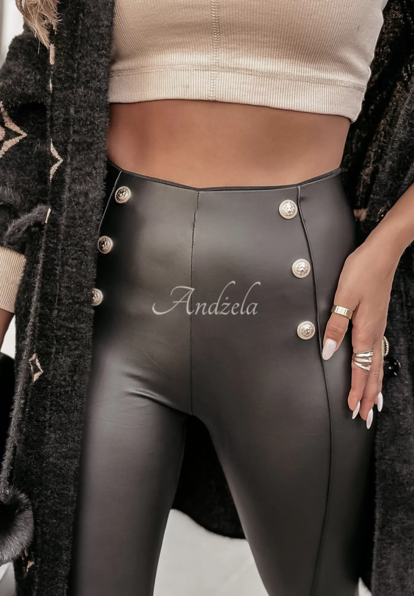 Store Legginsy Z Imitacji Skory Z Guzikami Graceful Glam Czarne Kobieta Legginsy