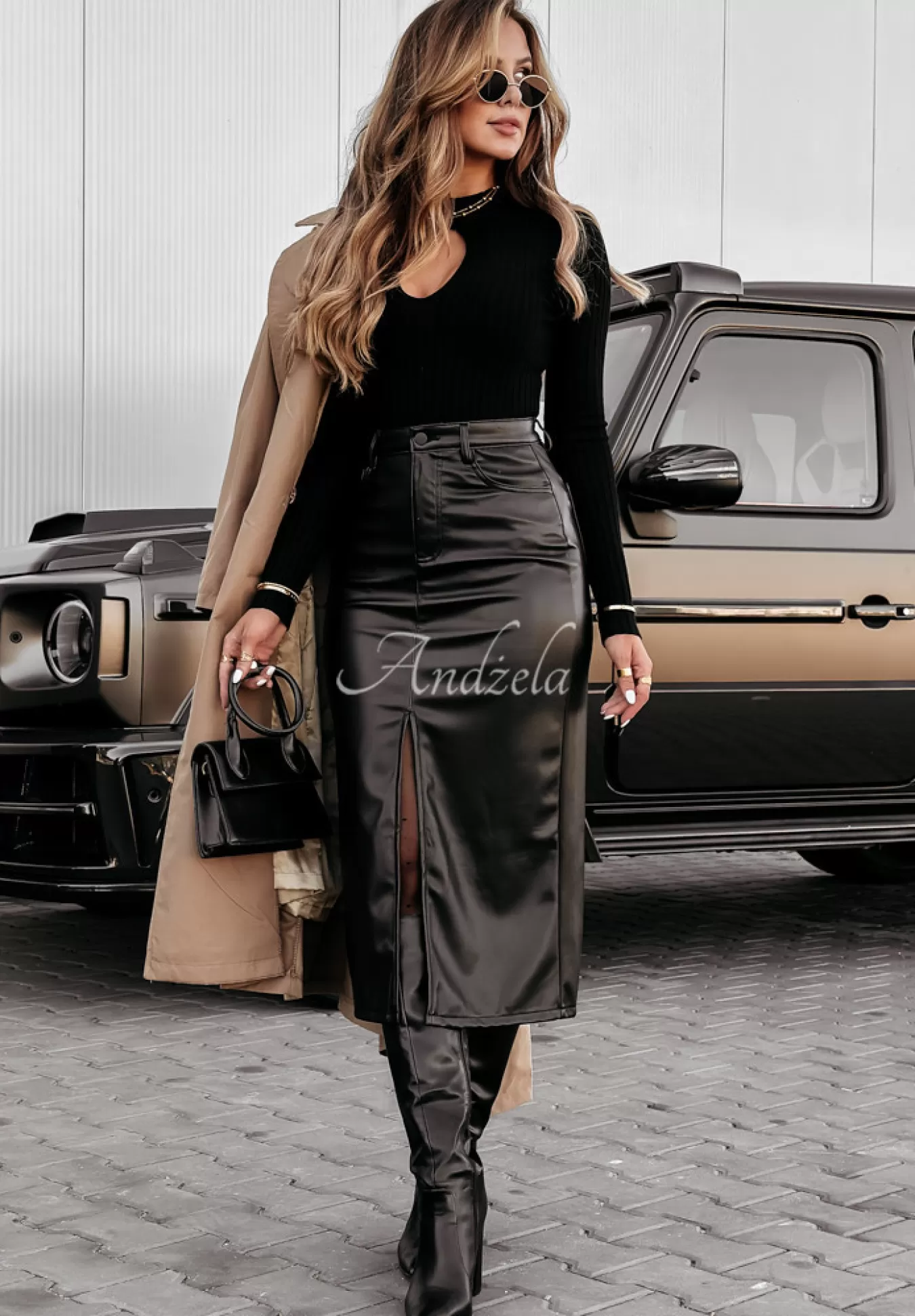 New Spodnica Z Imitacji Skory Z Rozcieciem Empower Elegance Czarna Kobieta Spódnice