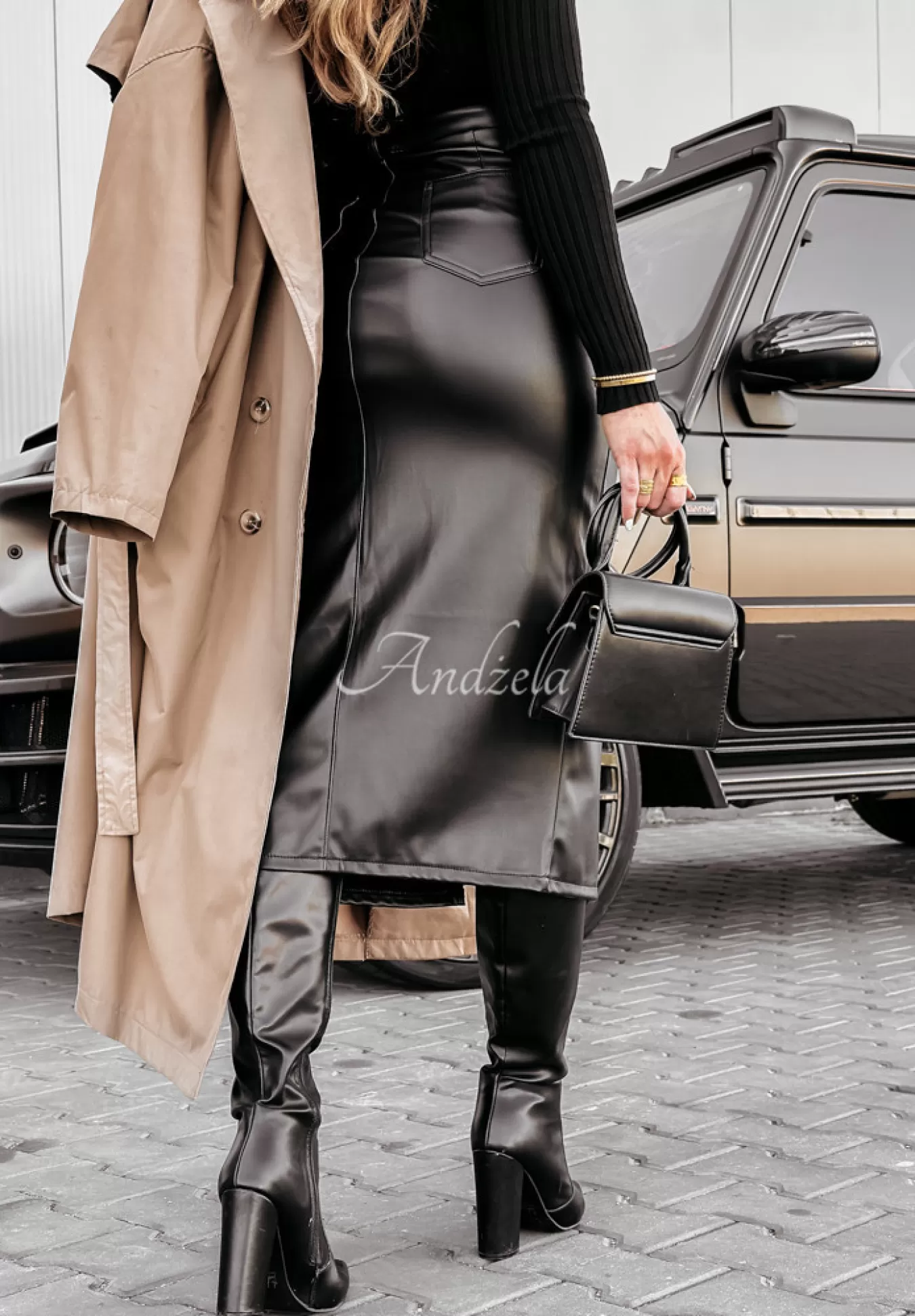 New Spodnica Z Imitacji Skory Z Rozcieciem Empower Elegance Czarna Kobieta Spódnice