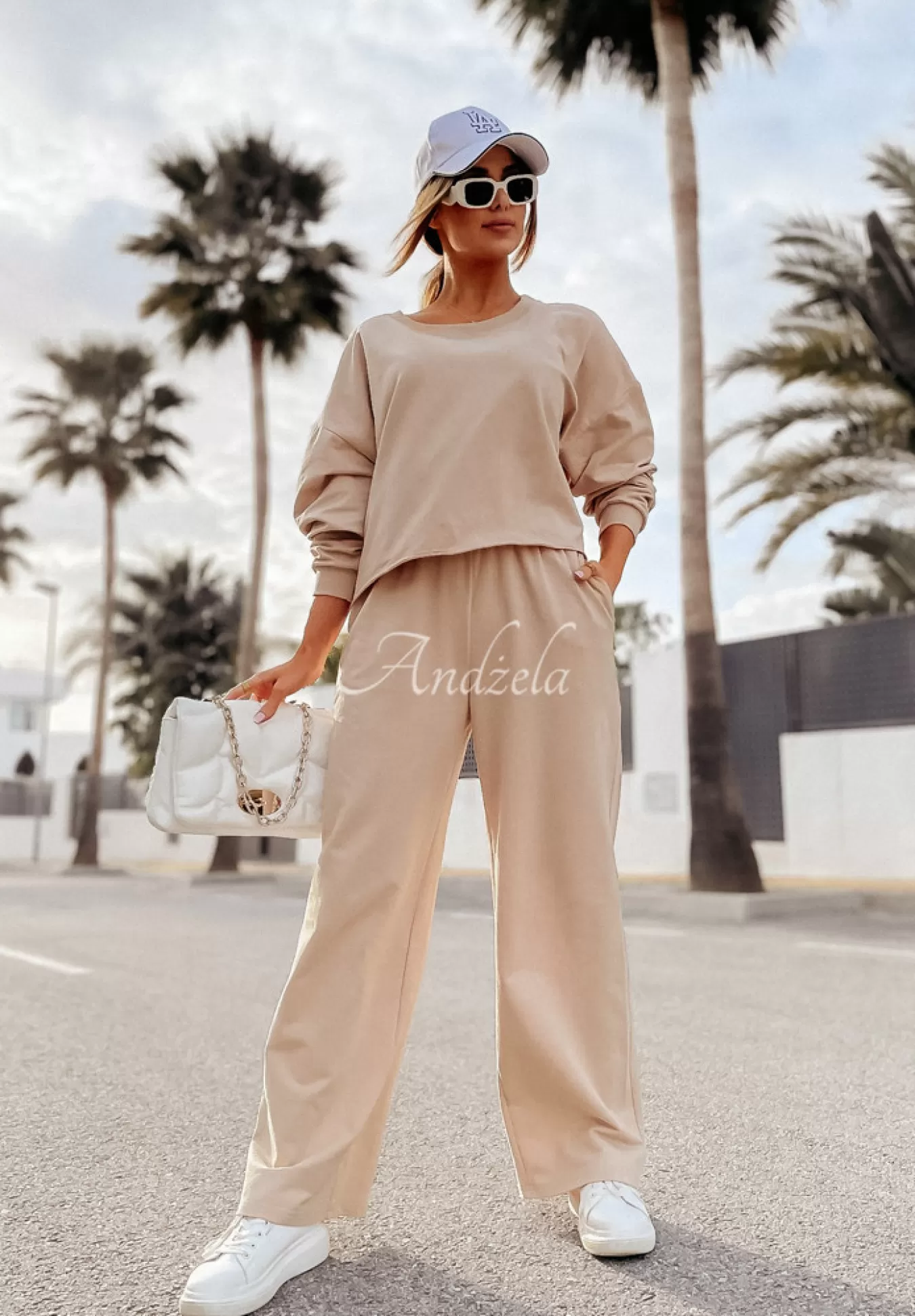 Shop Spodnie Dresowe Wide Leg Day Off Bezowe Kobieta Spodnie