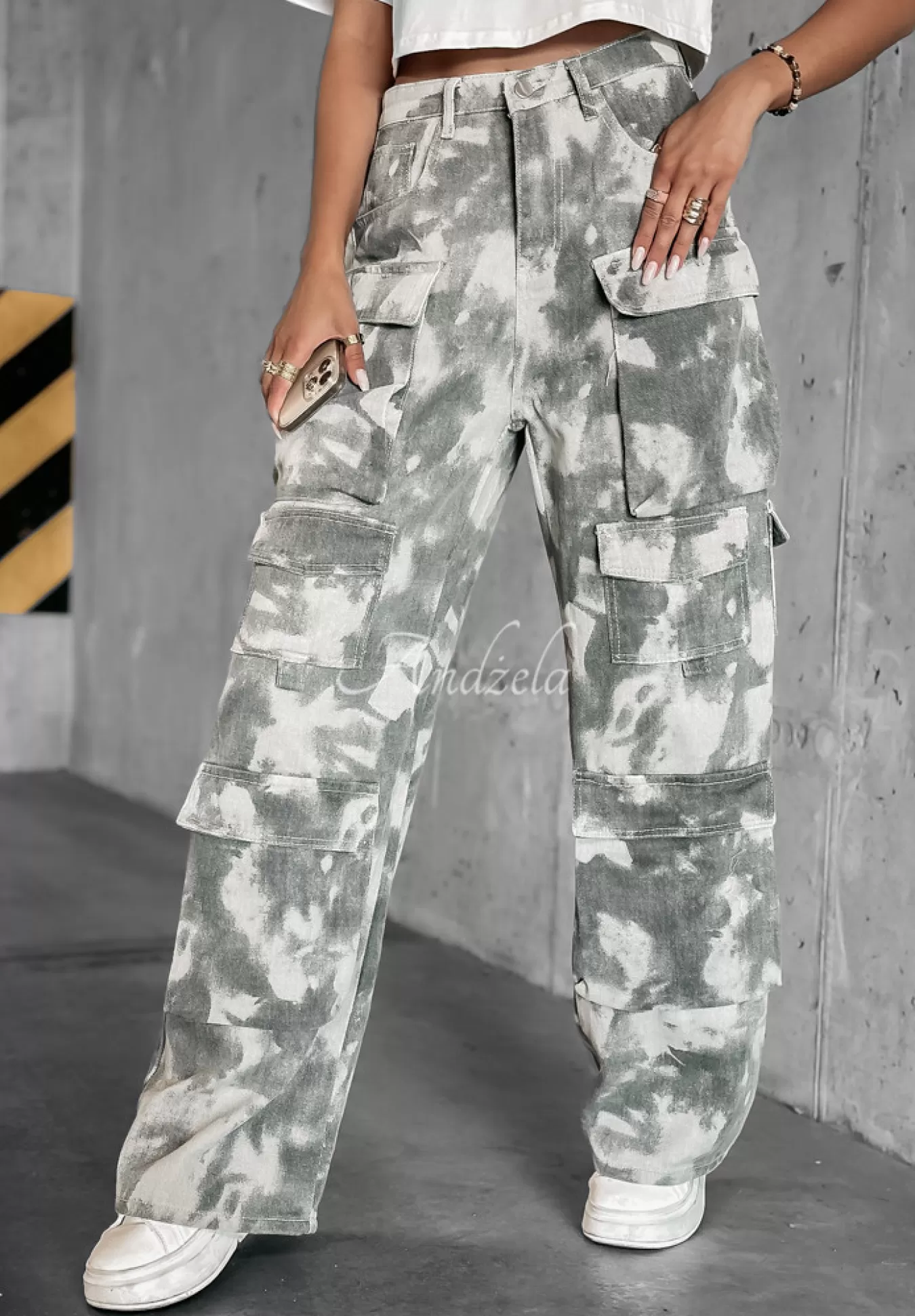 Cheap Spodnie Jeansowe Cargo Z Kieszeniami We Wzor Moro Cranston Khaki Kobieta Jeansy