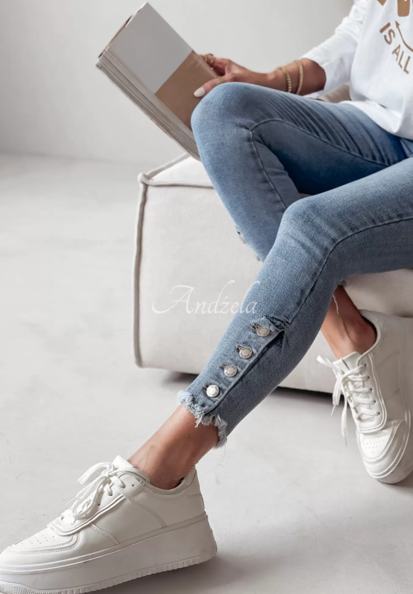 Best Sale Spodnie Jeansowe Skinny Z Guzikami Don'T Waste My Time Niebieskie Kobieta Jeansy