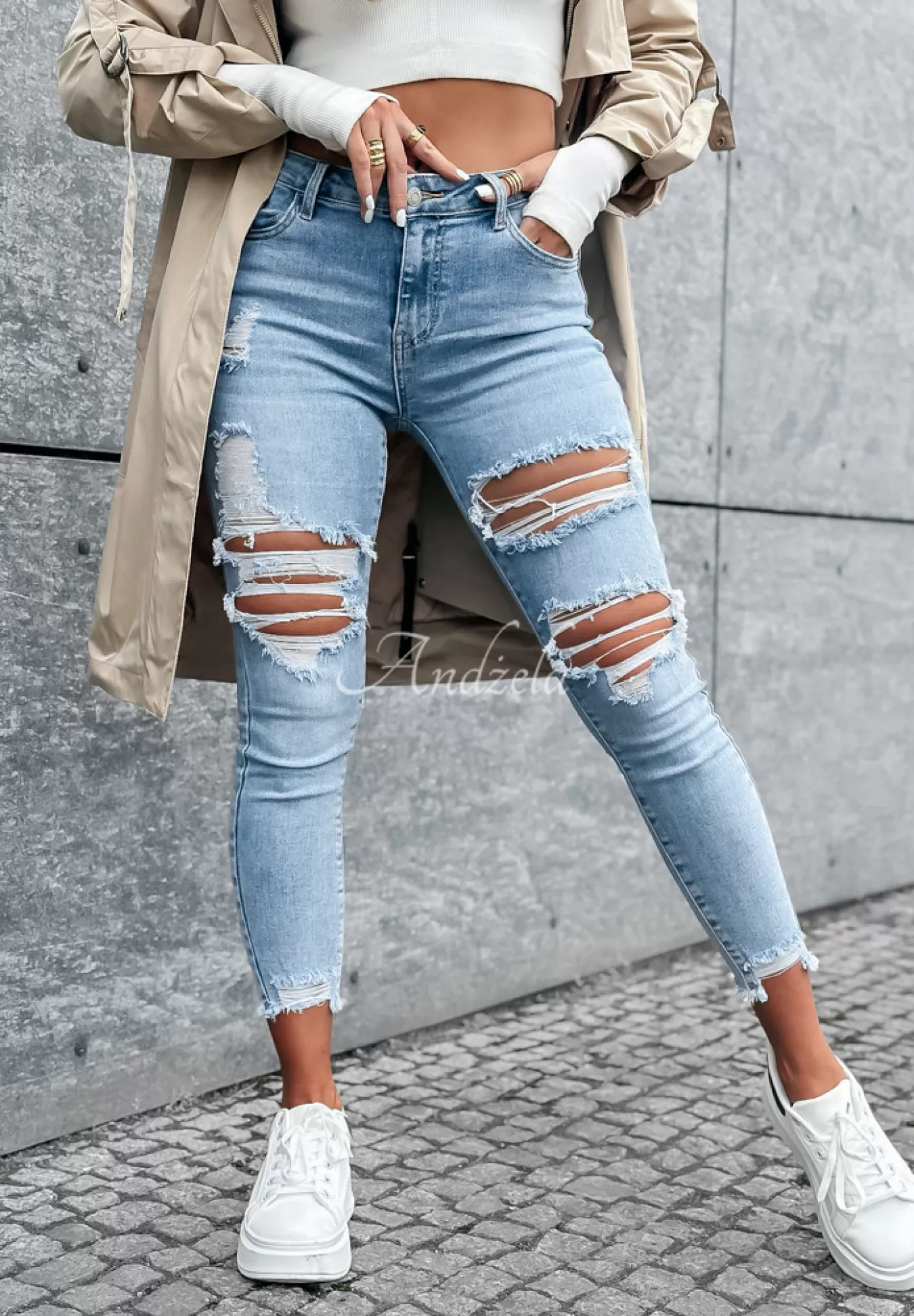 Clearance Spodnie Jeansowe Skinny Z Przetarciami Enjoy Everything Jasnoniebieskie Kobieta Jeansy