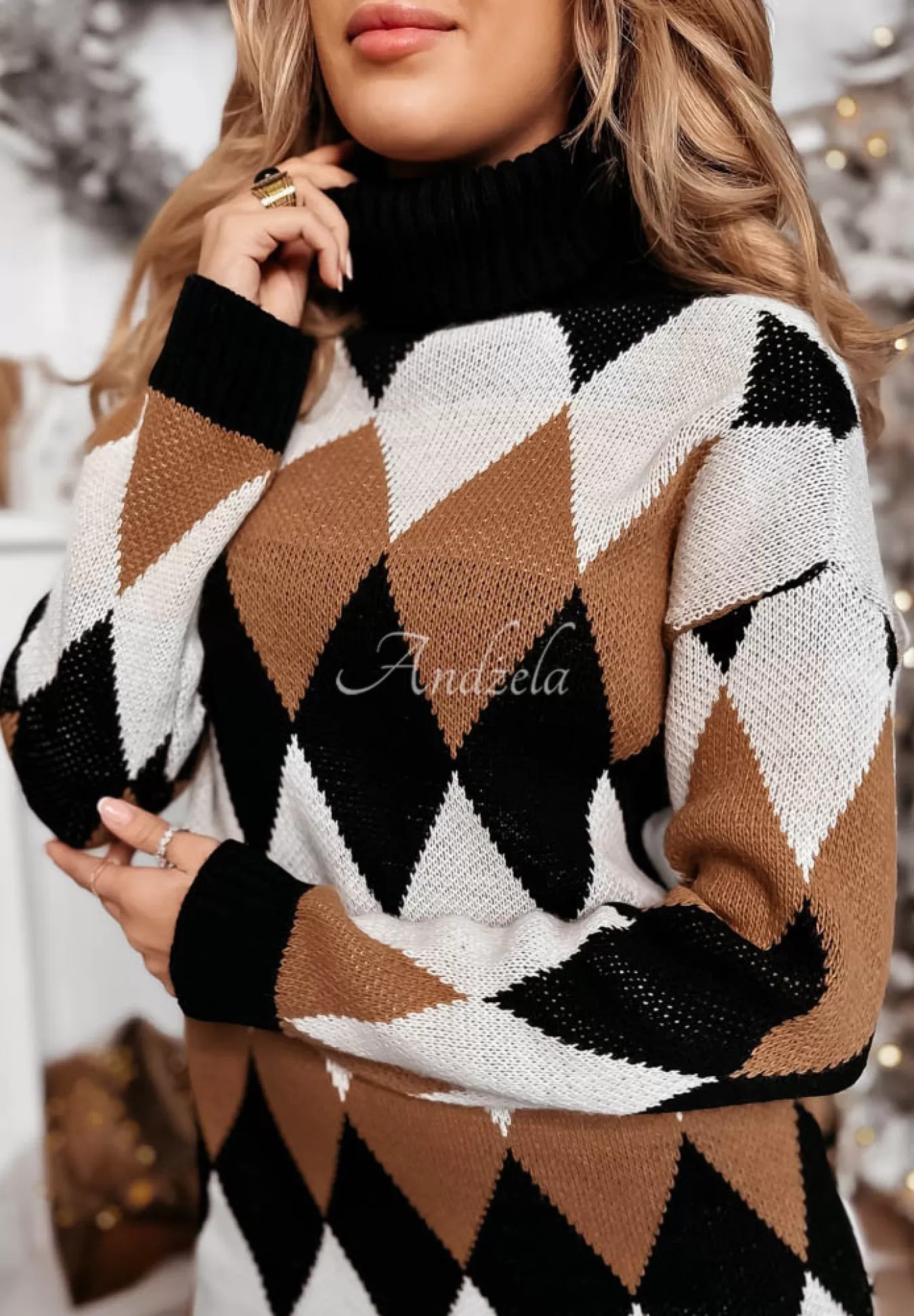 Outlet Sukienka Sweter W Romby Z Golfem Imelda Camelowo-Czarna Kobieta Sukienki