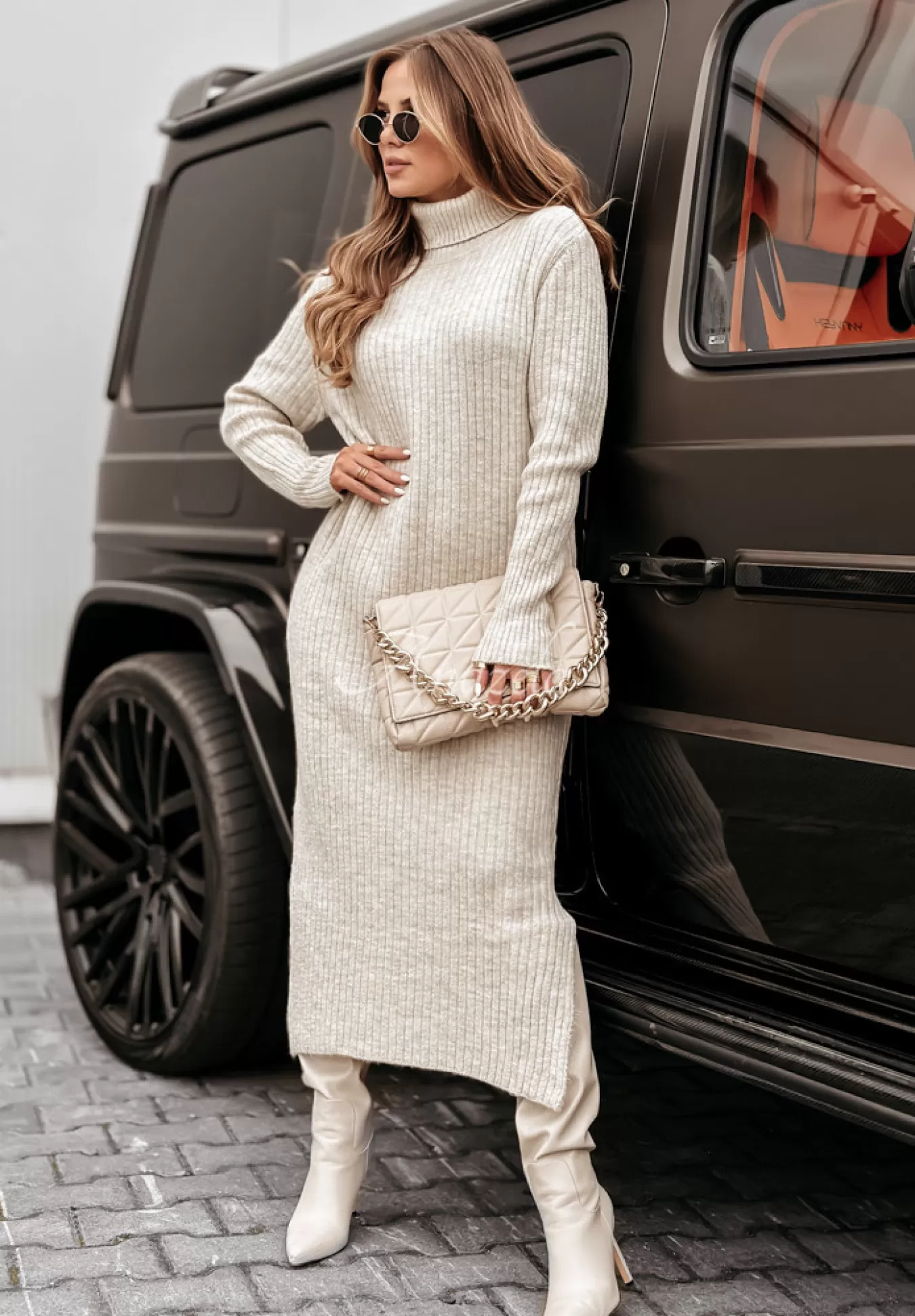 Hot Sukienka Sweter Z Golfem Autumn Bliss Bezowa Kobieta Sukienki