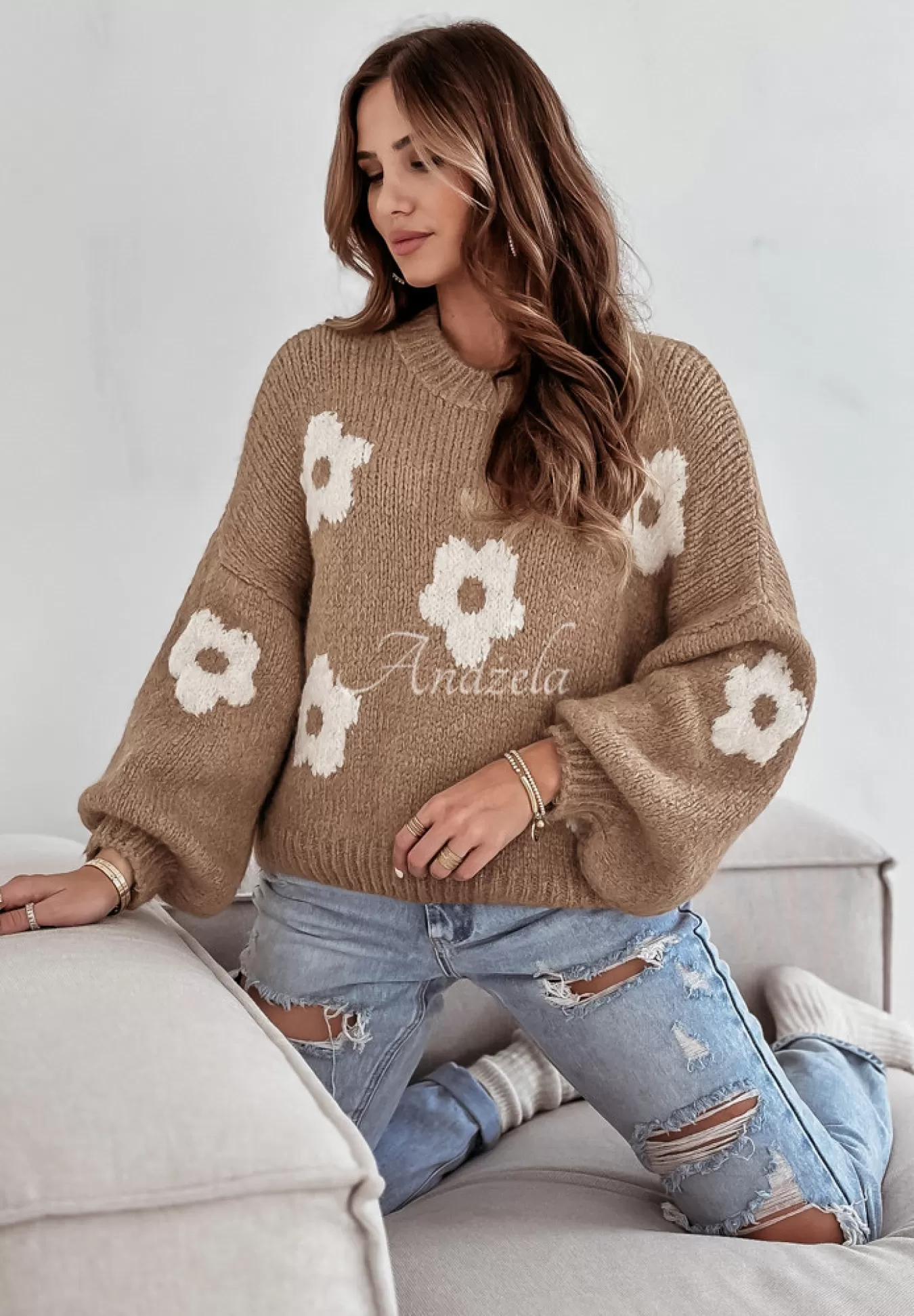 New Sweter Oversize W Kwiaty Be My Flower Camelowy Kobieta Swetry