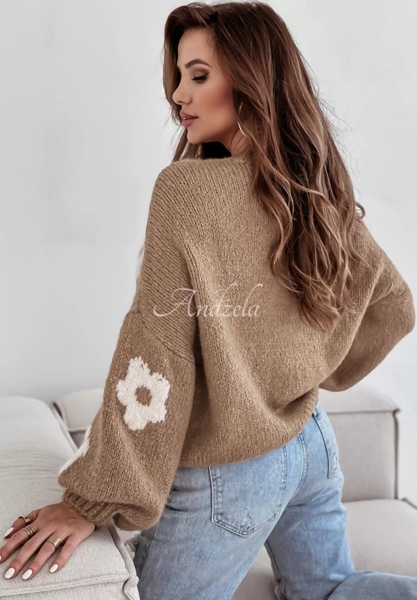 New Sweter Oversize W Kwiaty Be My Flower Camelowy Kobieta Swetry