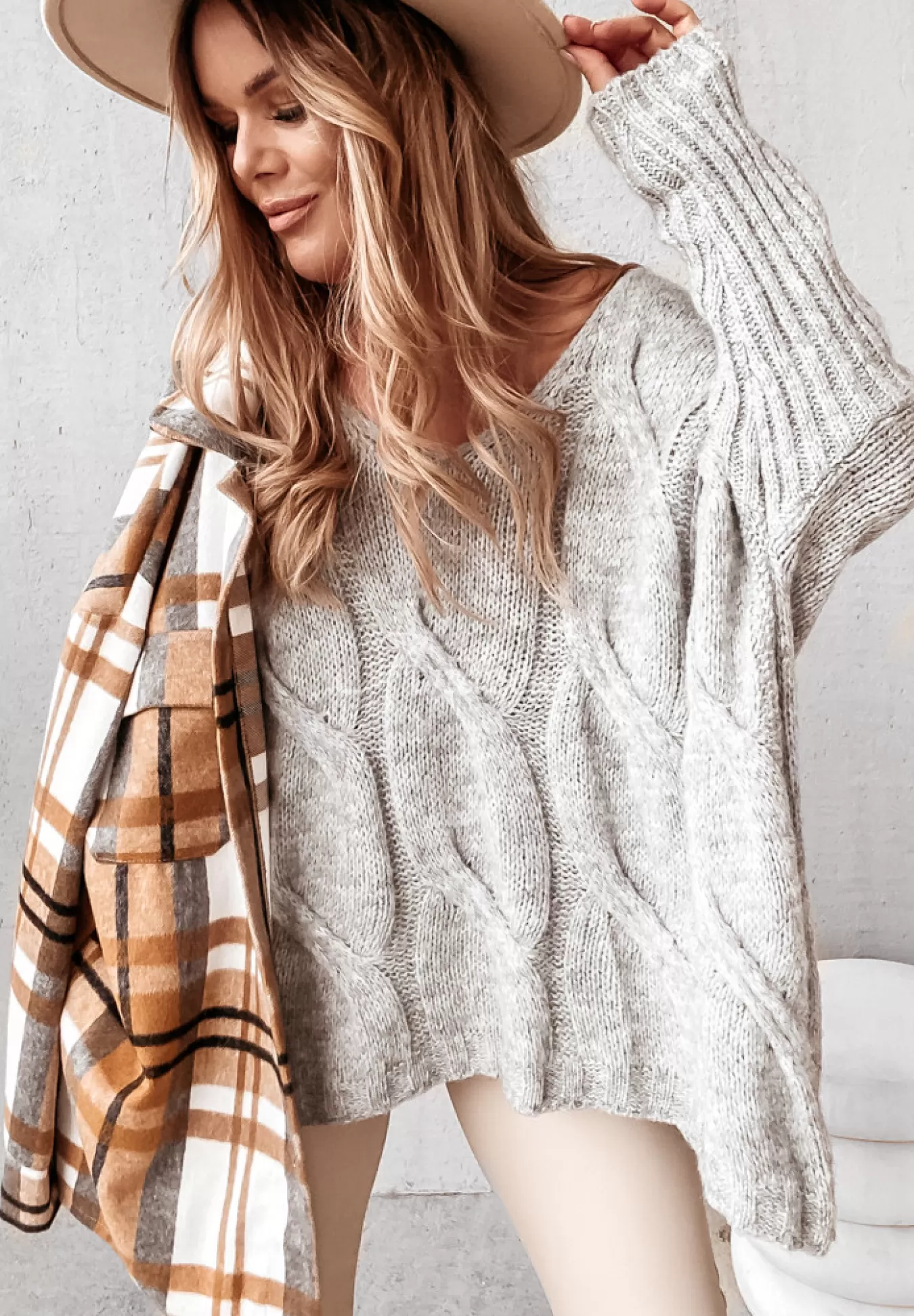 Outlet Sweter Oversize Z Ozdobnym Splotem Morley Szary Kobieta Swetry