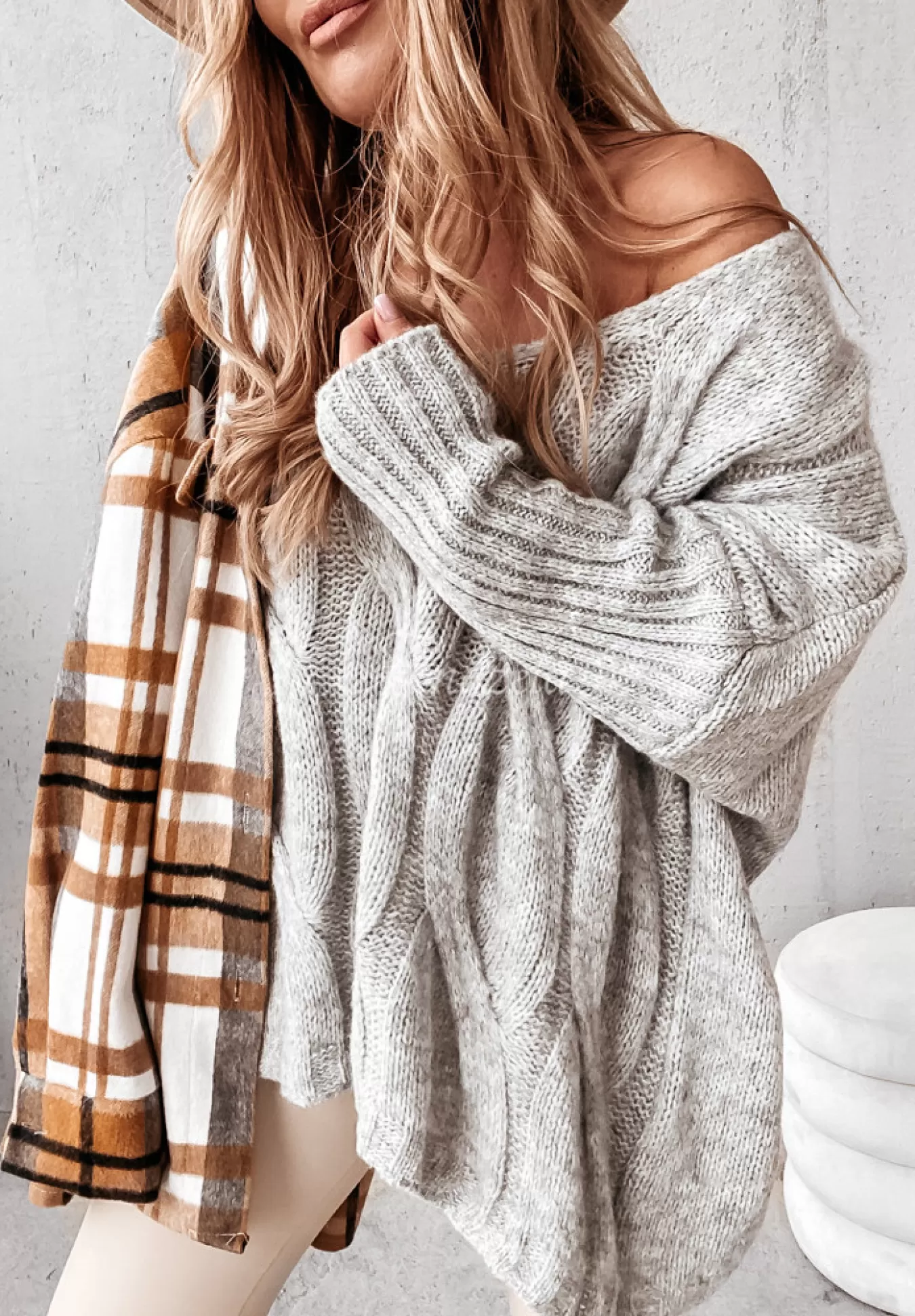 Outlet Sweter Oversize Z Ozdobnym Splotem Morley Szary Kobieta Swetry