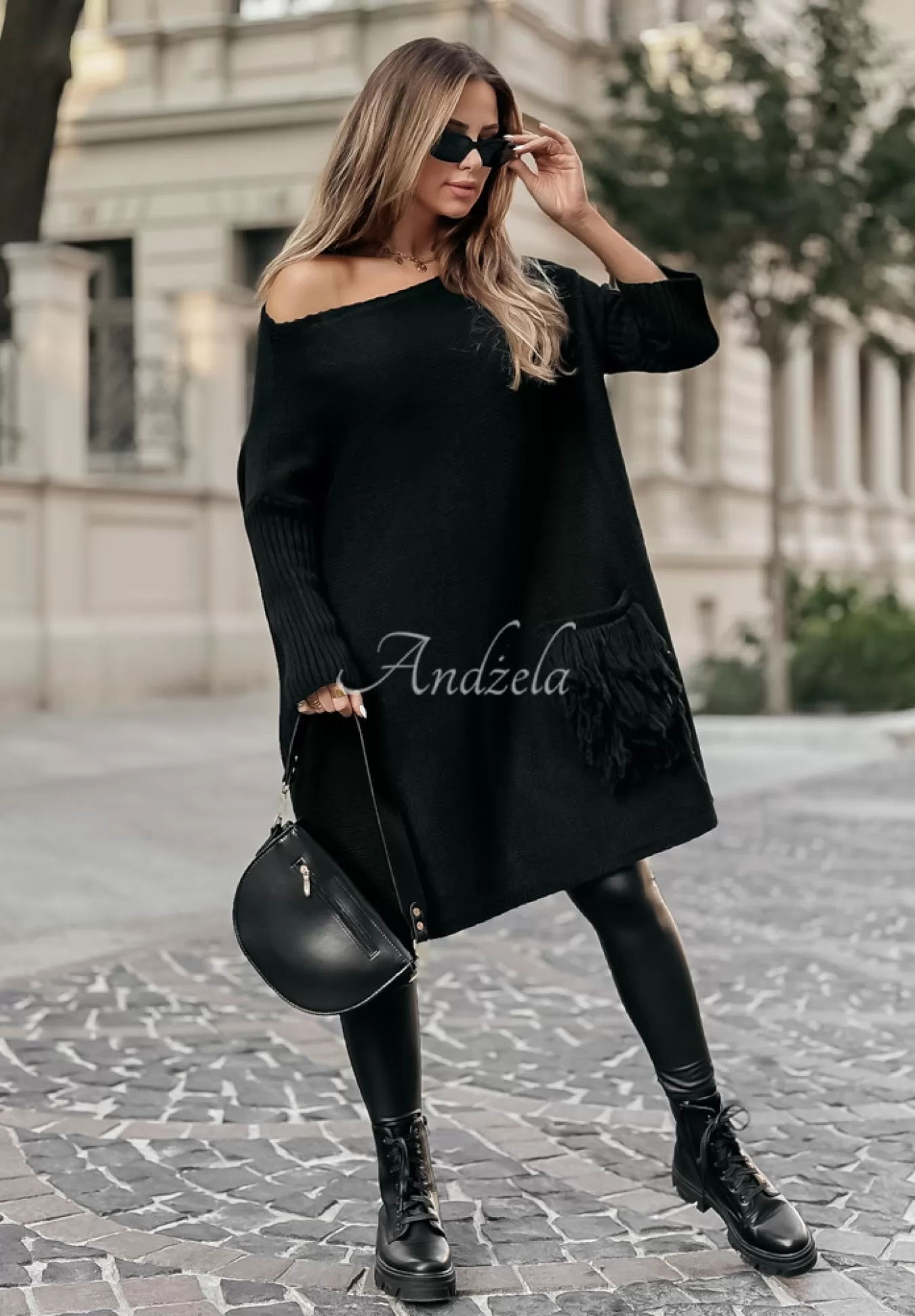 Fashion Sweter Sukienka Oversize Z Fredzlami Hot Tea Czarny Kobieta Swetry