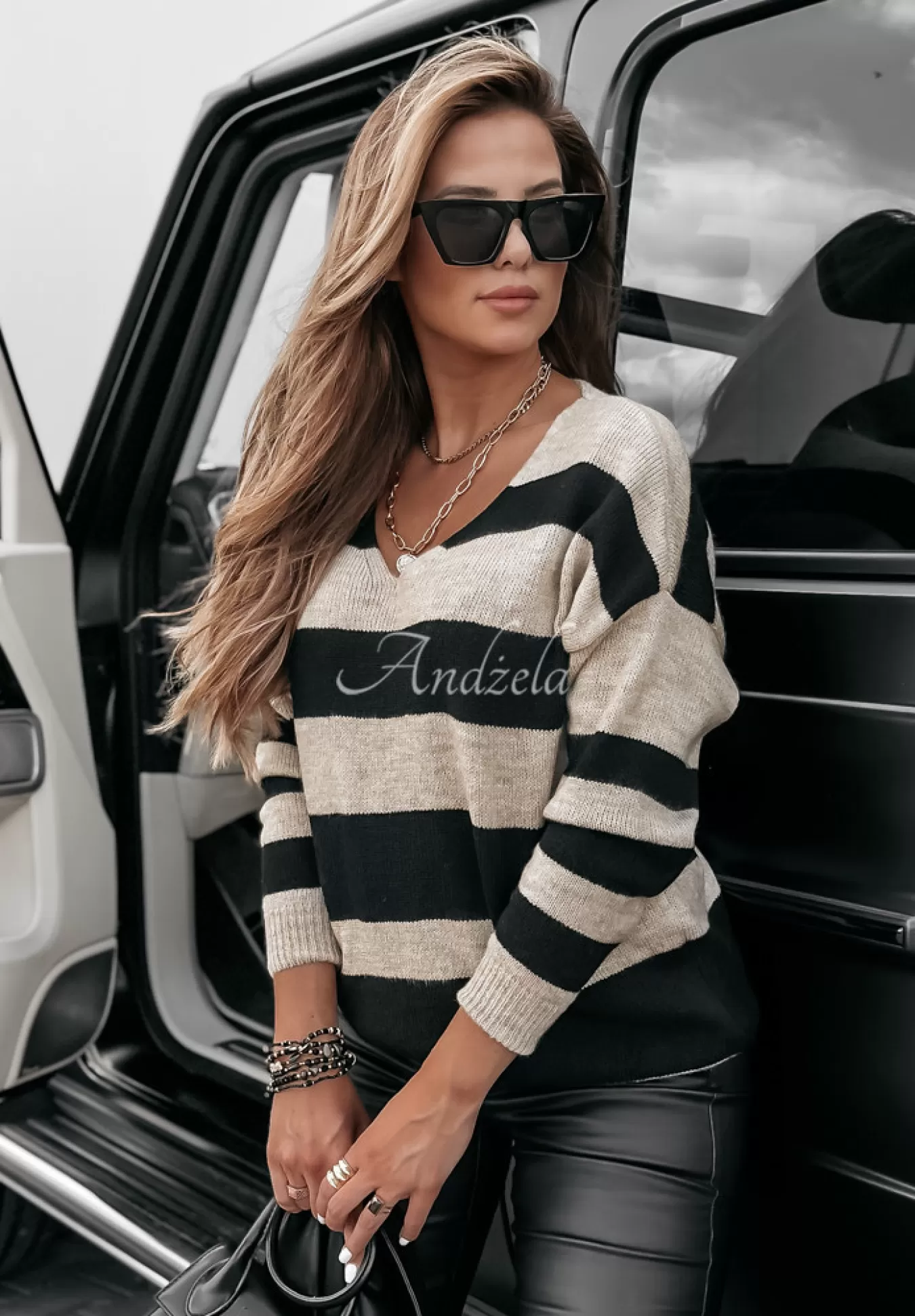 Best Sweter W Paski Z Dekoltem Autumn Stripes Bezowo-Czarny Kobieta Swetry