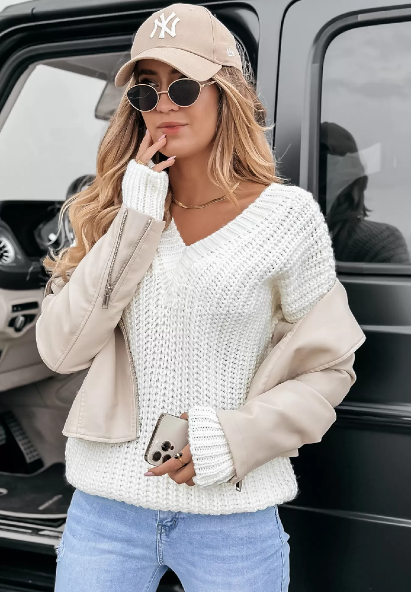 Store Sweter Z Dekoltem Fall Season Ecru Kobieta Swetry