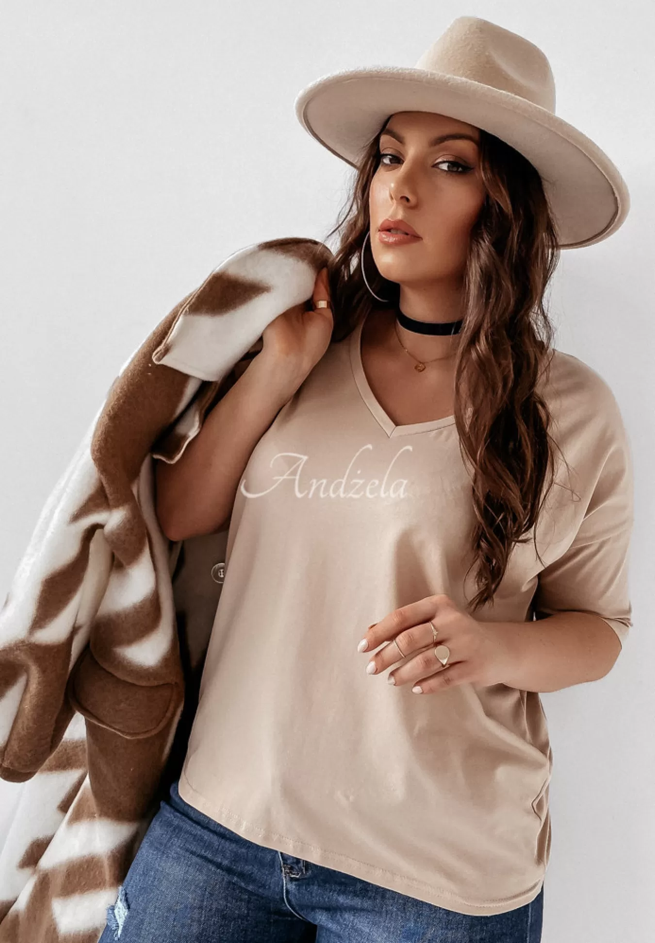 Sale T-Shirt Oversize Z Dekoltem W Serek Cascade Bezowy Kobieta T-Shirty