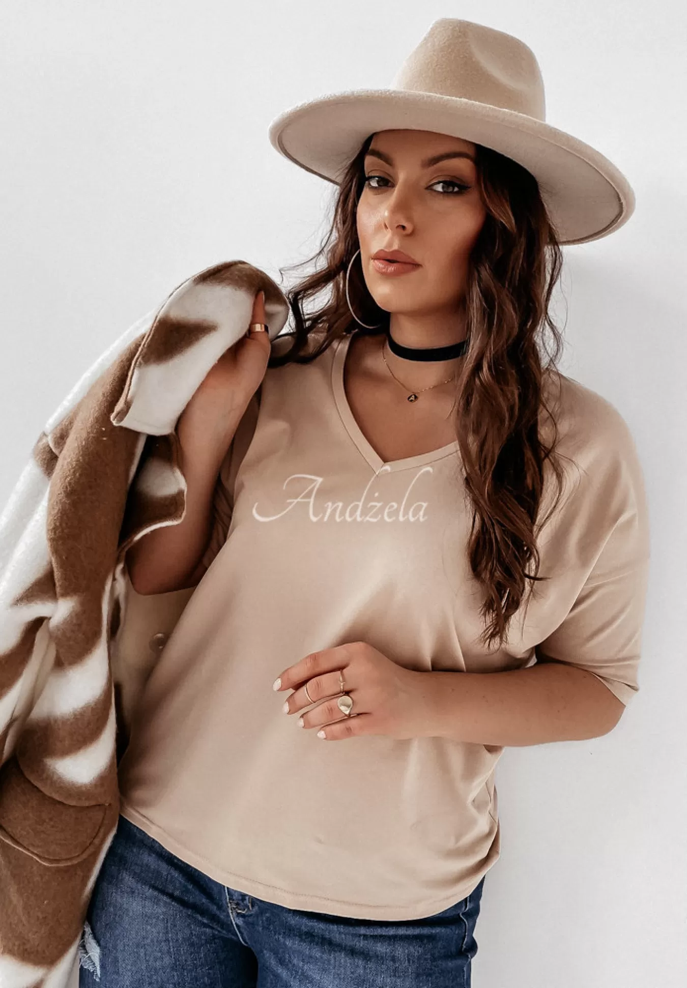 Sale T-Shirt Oversize Z Dekoltem W Serek Cascade Bezowy Kobieta T-Shirty