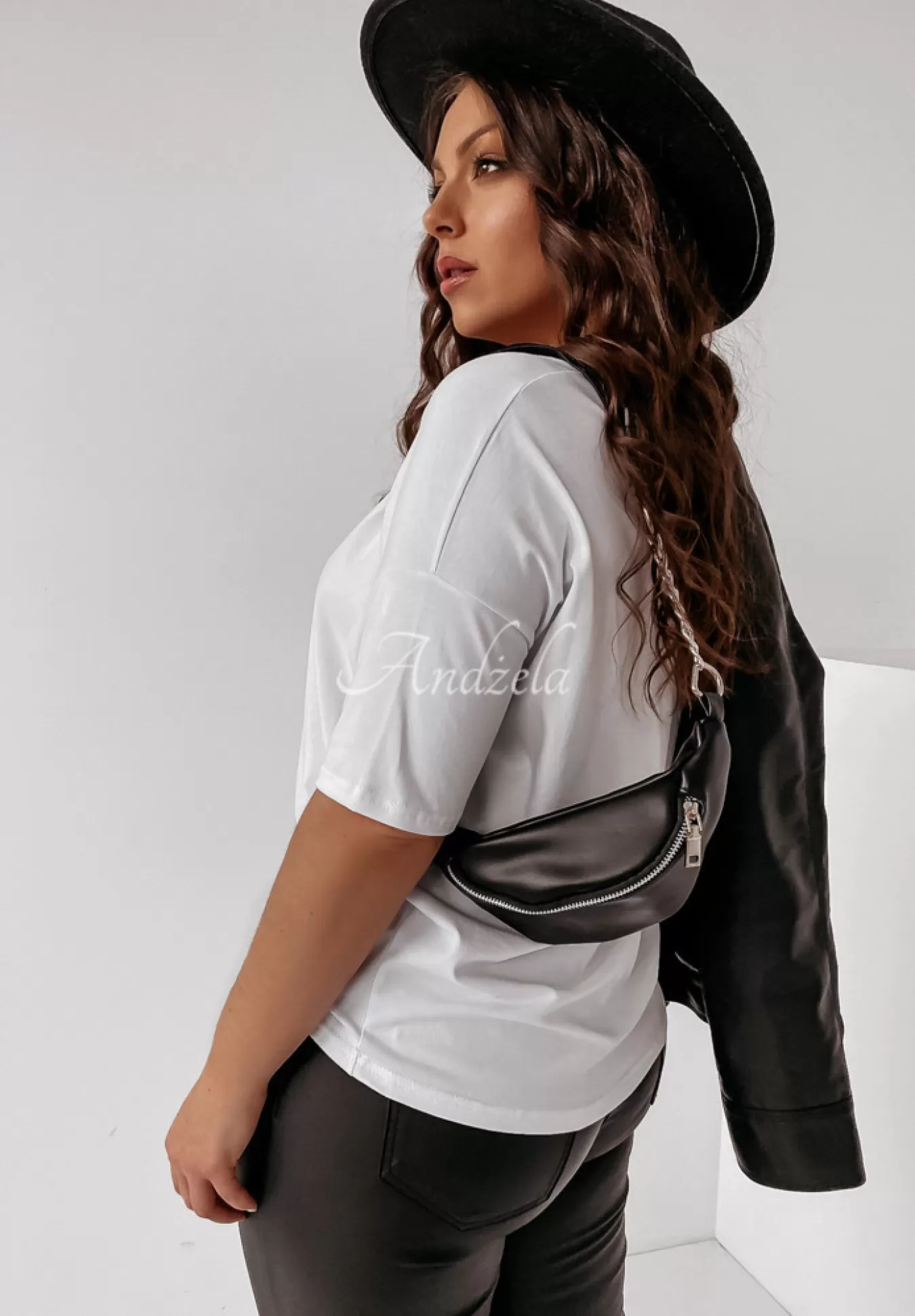 Sale T-Shirt Oversize Z Dekoltem W Serek Cascade Bialy Kobieta Bluzki