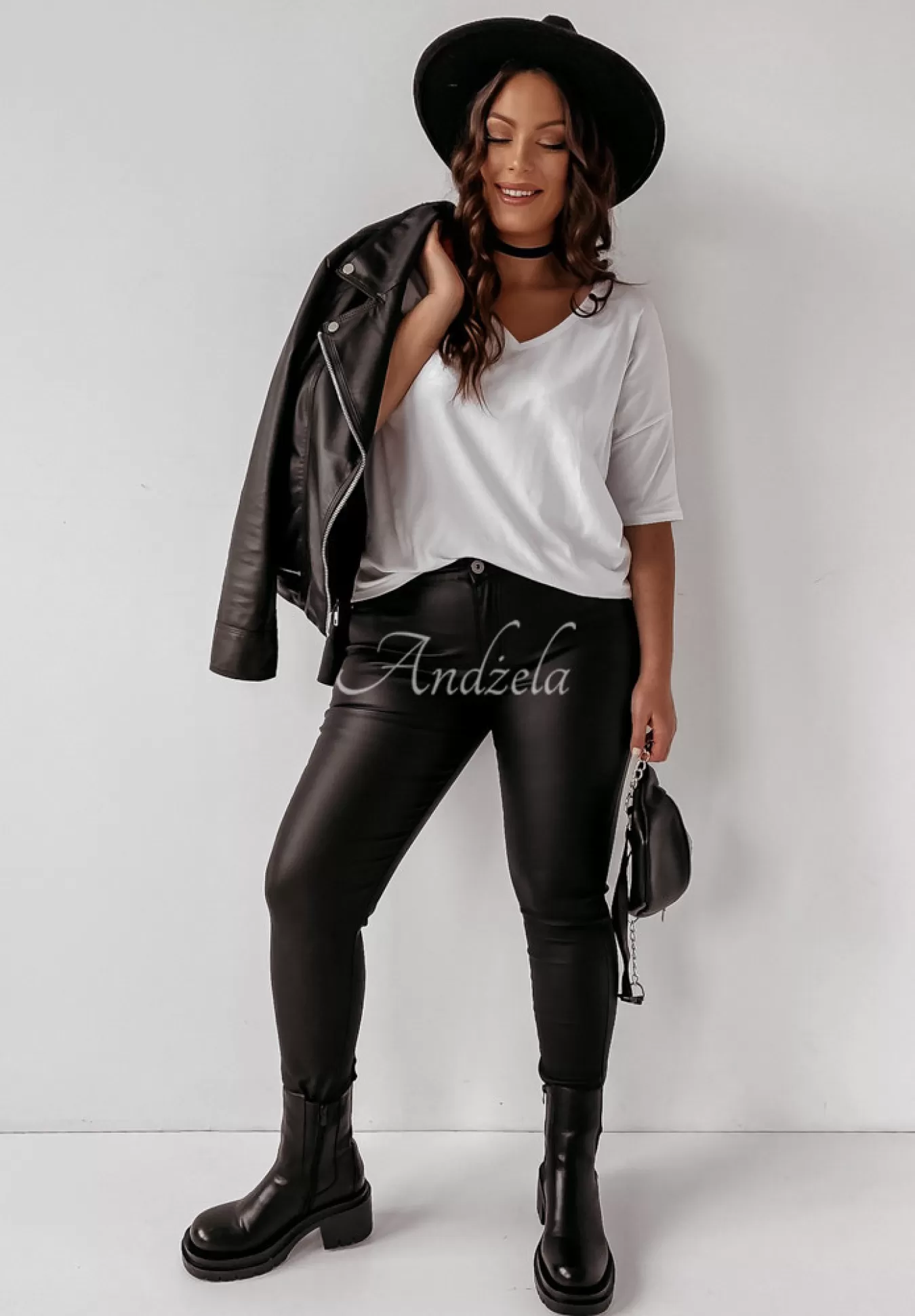 Sale T-Shirt Oversize Z Dekoltem W Serek Cascade Bialy Kobieta Bluzki