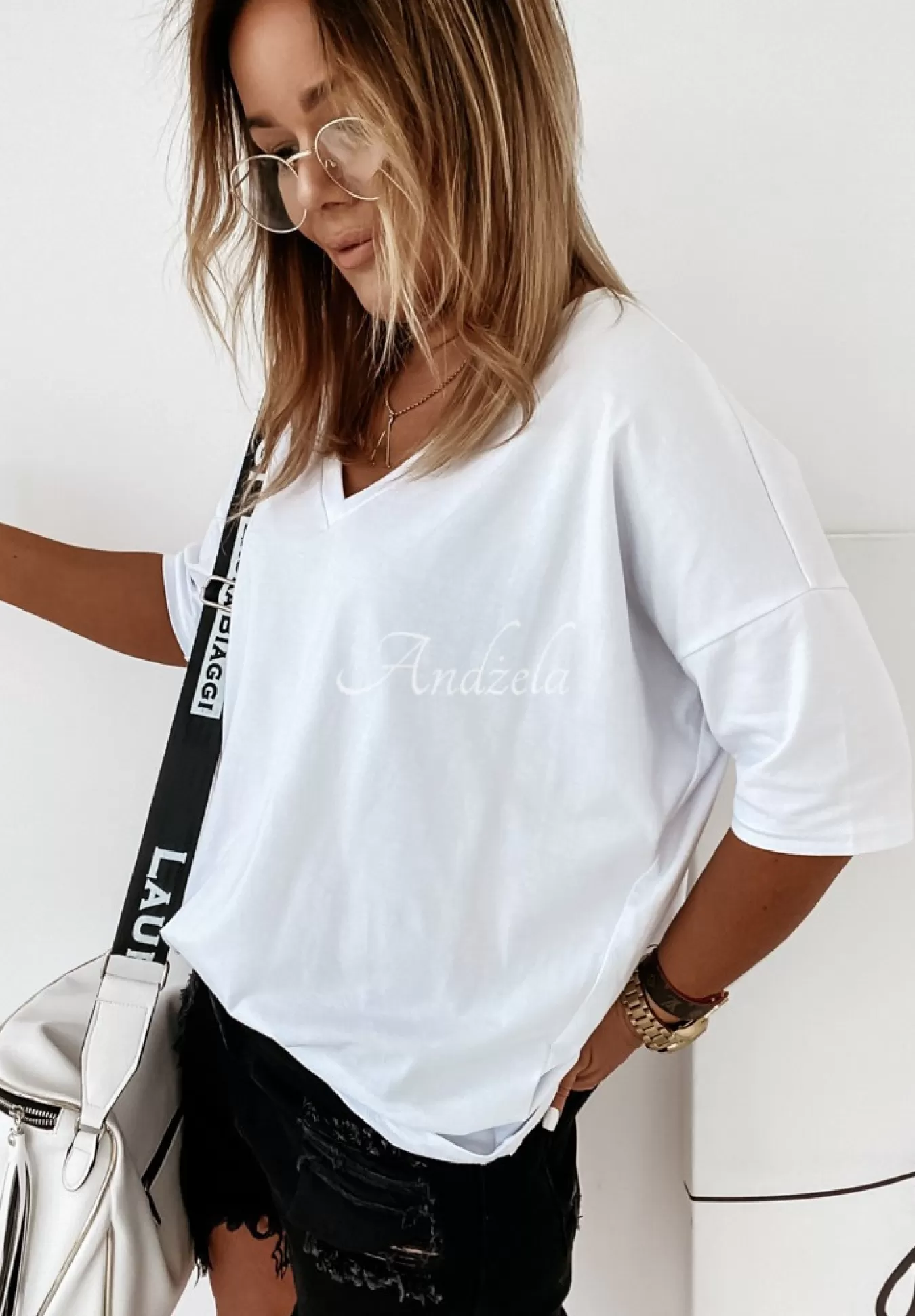 Sale T-Shirt Oversize Z Dekoltem W Serek Cascade Bialy Kobieta Bluzki