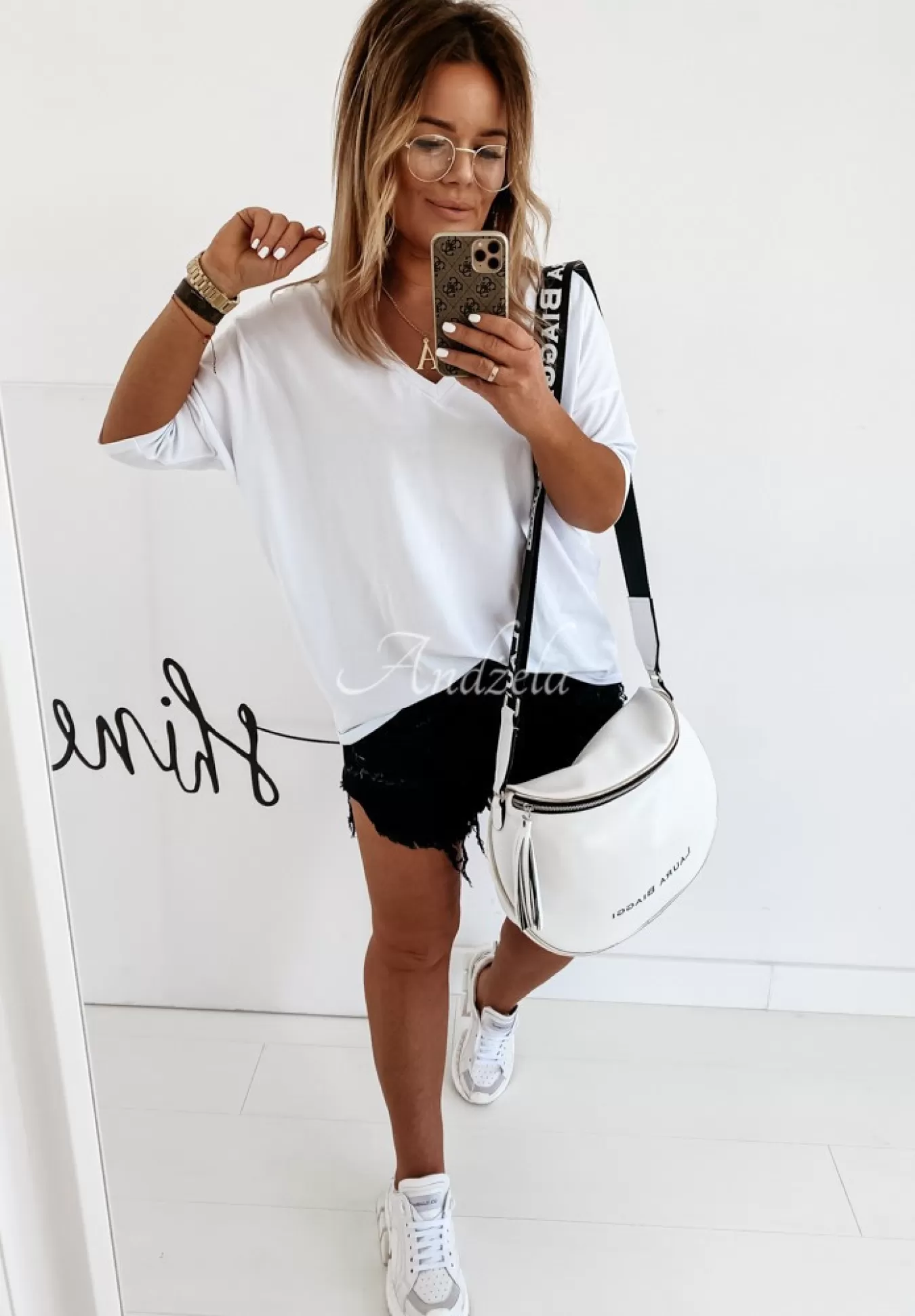 Sale T-Shirt Oversize Z Dekoltem W Serek Cascade Bialy Kobieta Bluzki