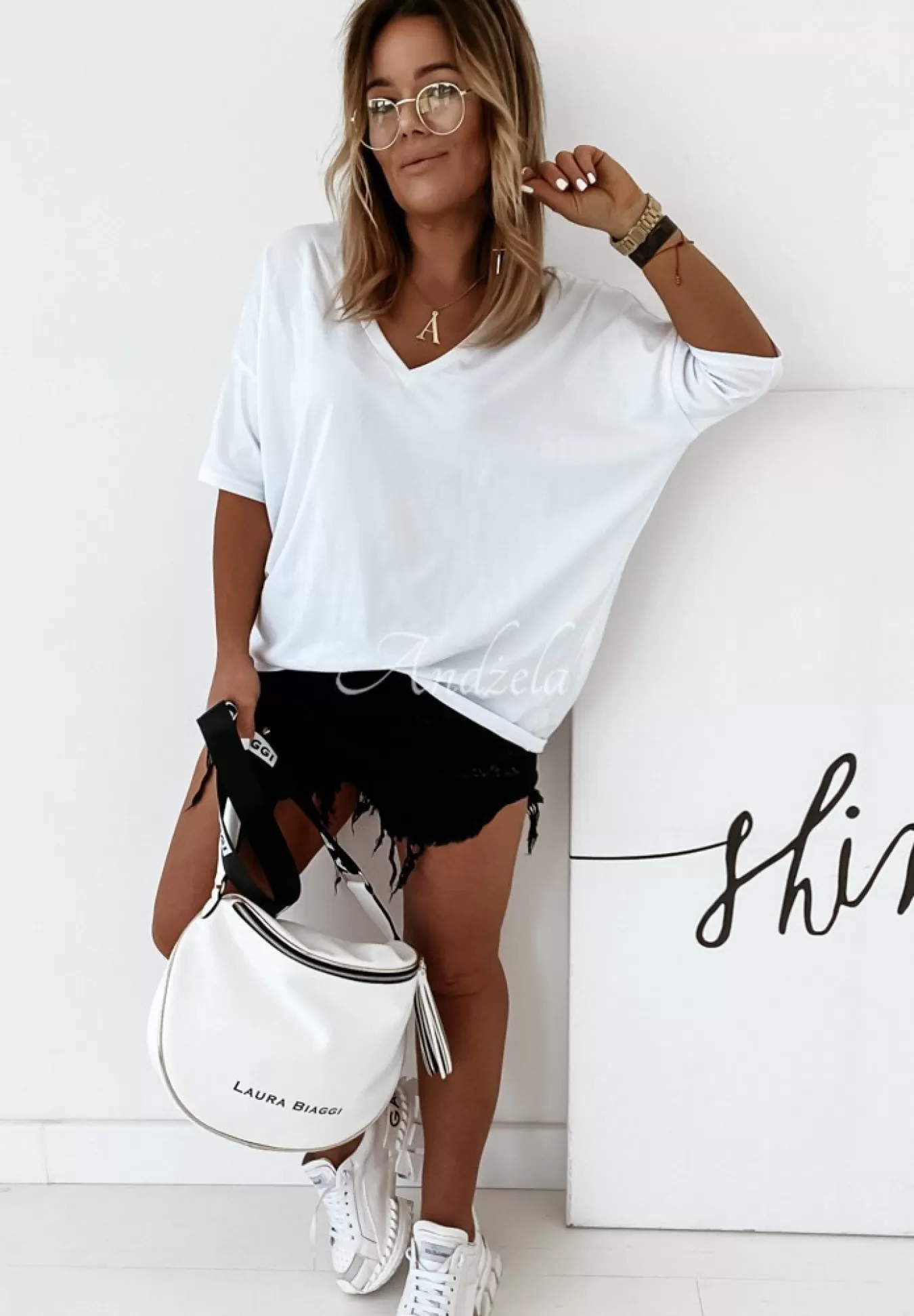 Sale T-Shirt Oversize Z Dekoltem W Serek Cascade Bialy Kobieta Bluzki
