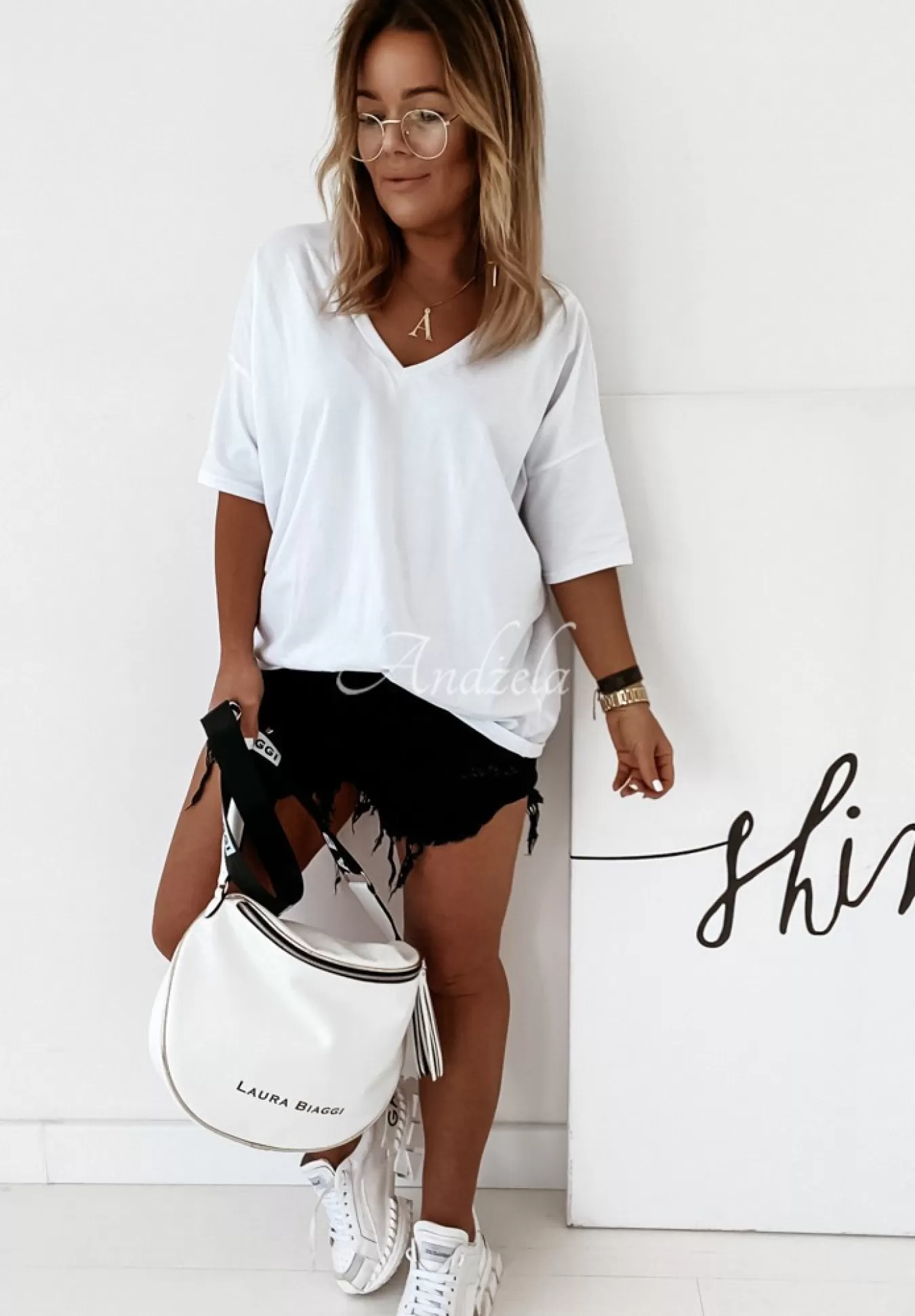 Sale T-Shirt Oversize Z Dekoltem W Serek Cascade Bialy Kobieta Bluzki