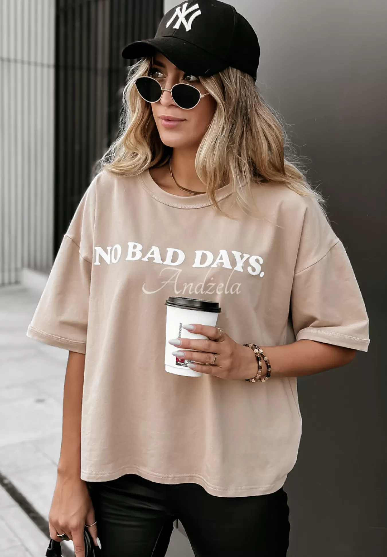 Hot T-Shirt Z Nadrukiem No Bad Days Bezowy Kobieta T-Shirty