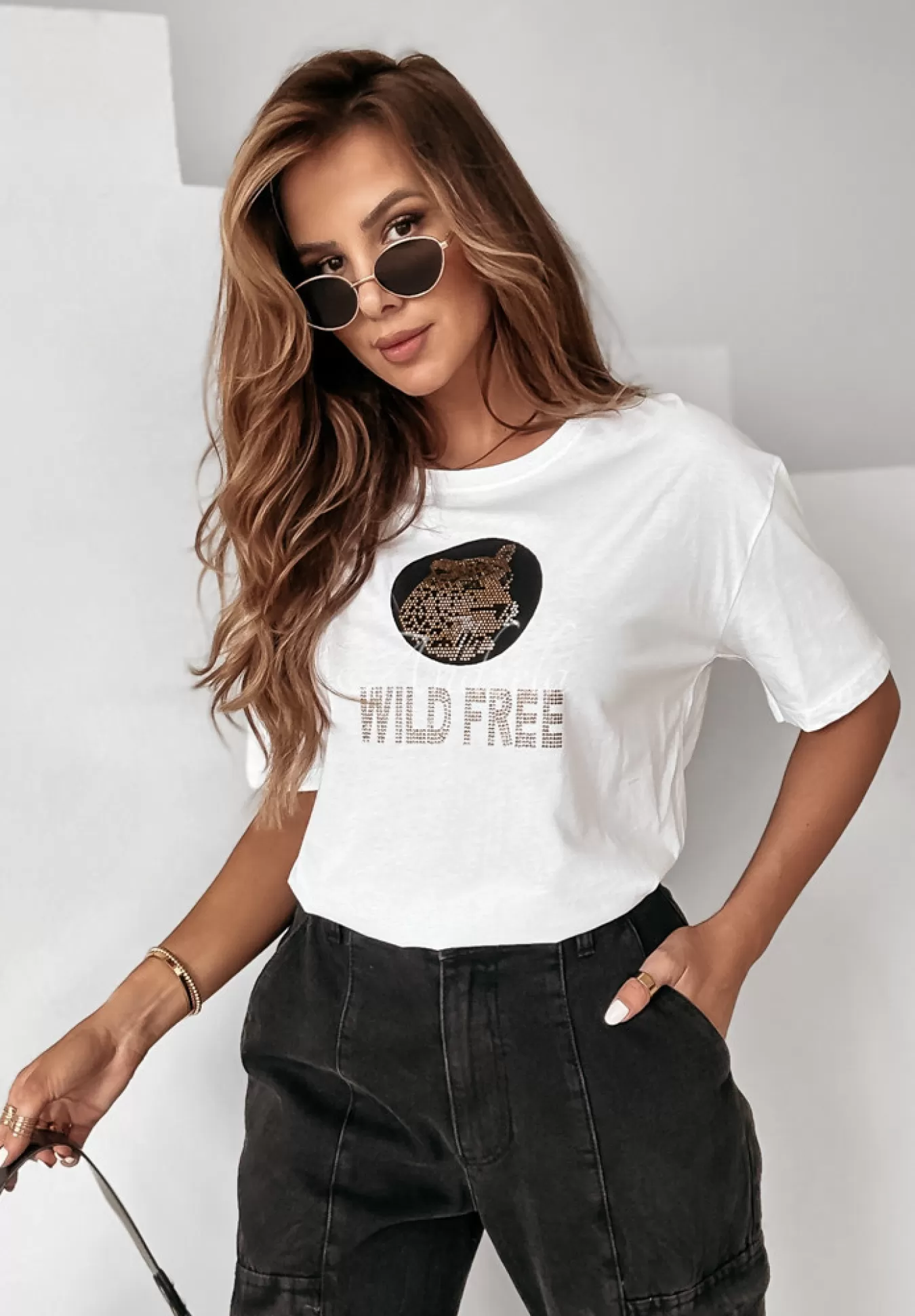 Online T-Shirt Z Ozdobna Aplikacja I Nadrukiem Wild Free Bialy Kobieta T-Shirty